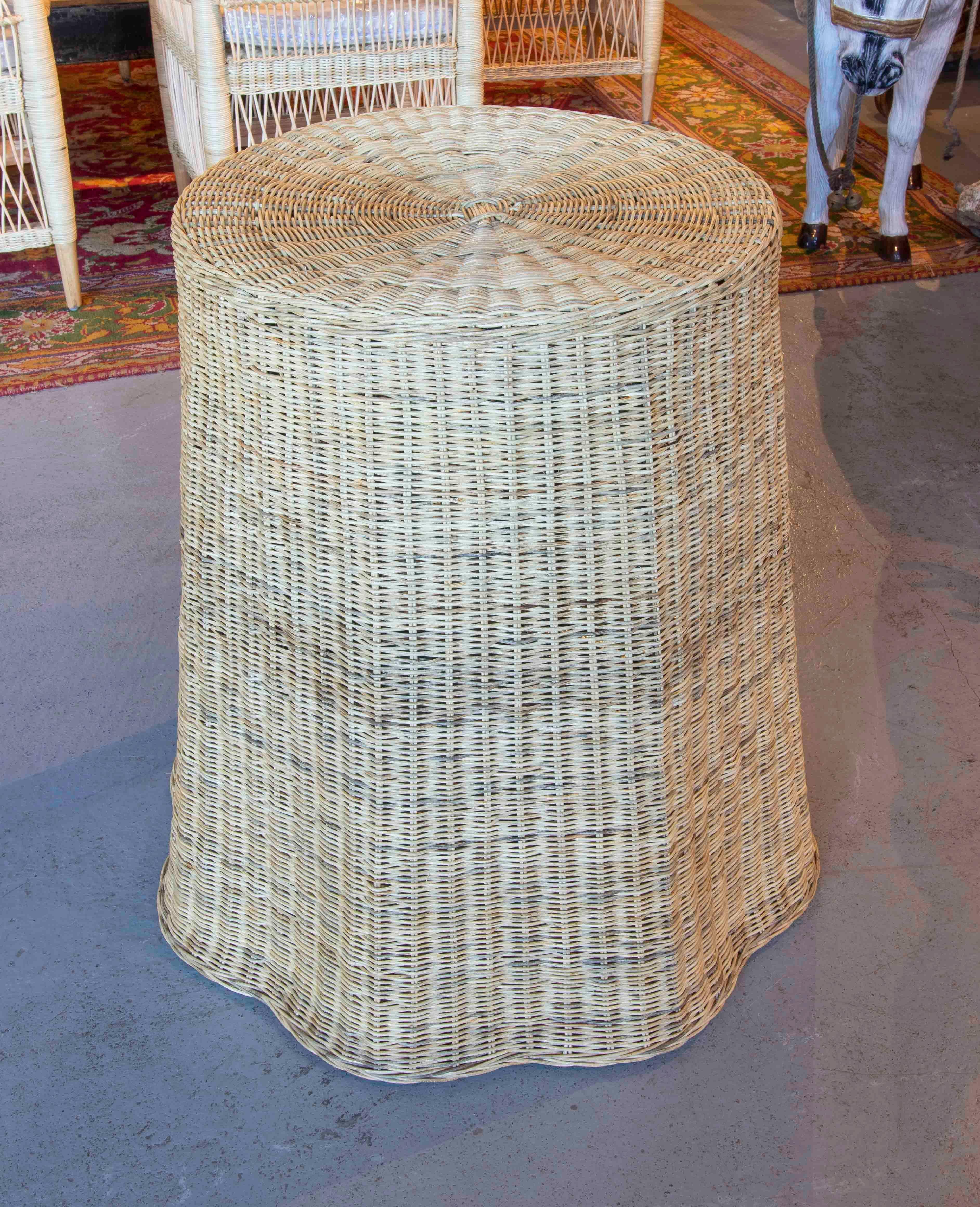 Handmade Round Wicker Side Table with Slings at the Bottom For Sale 2