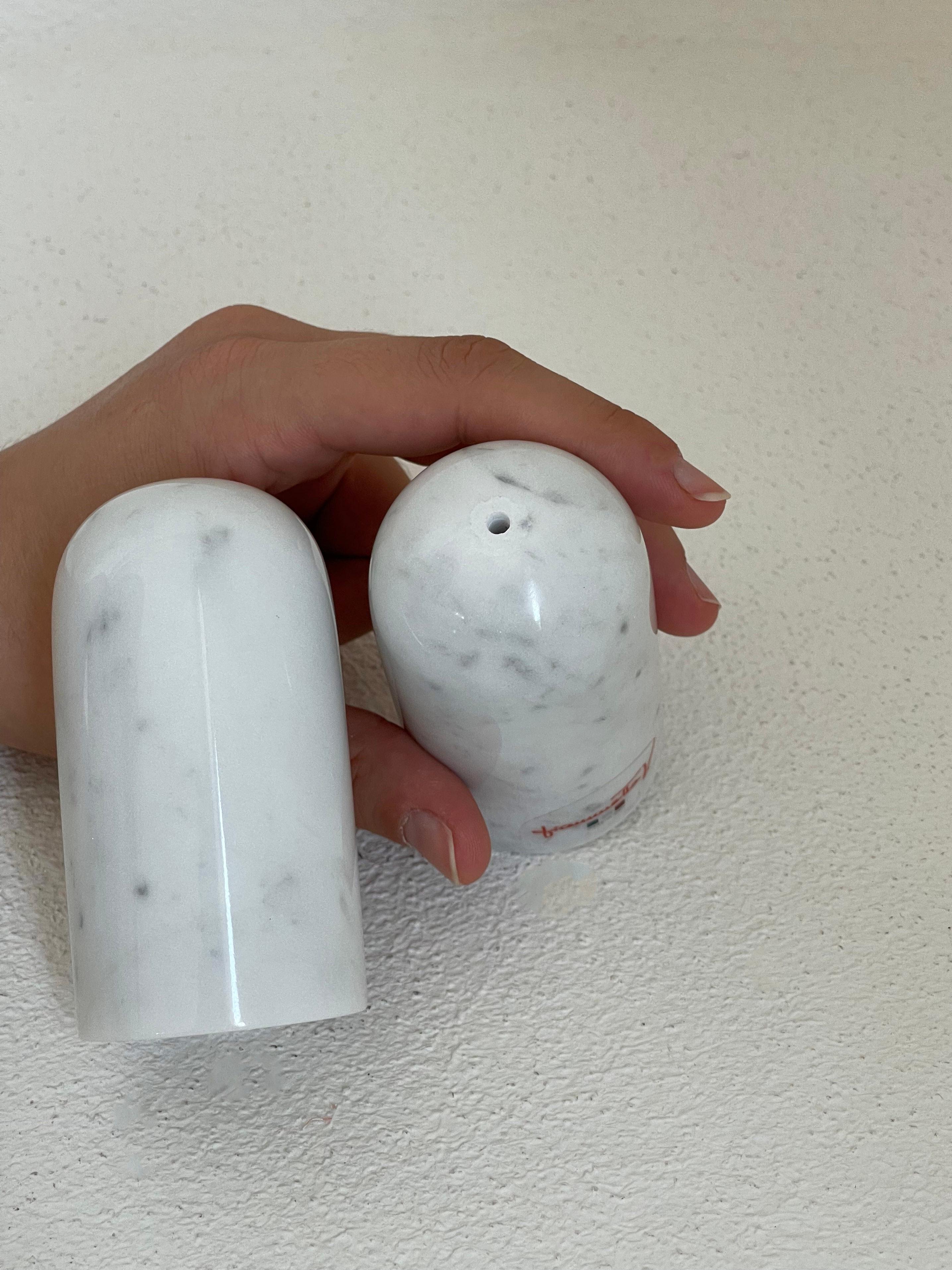 Hand-Crafted Handmade Rounded Salt and Pepper Set in White Carrara Marble For Sale