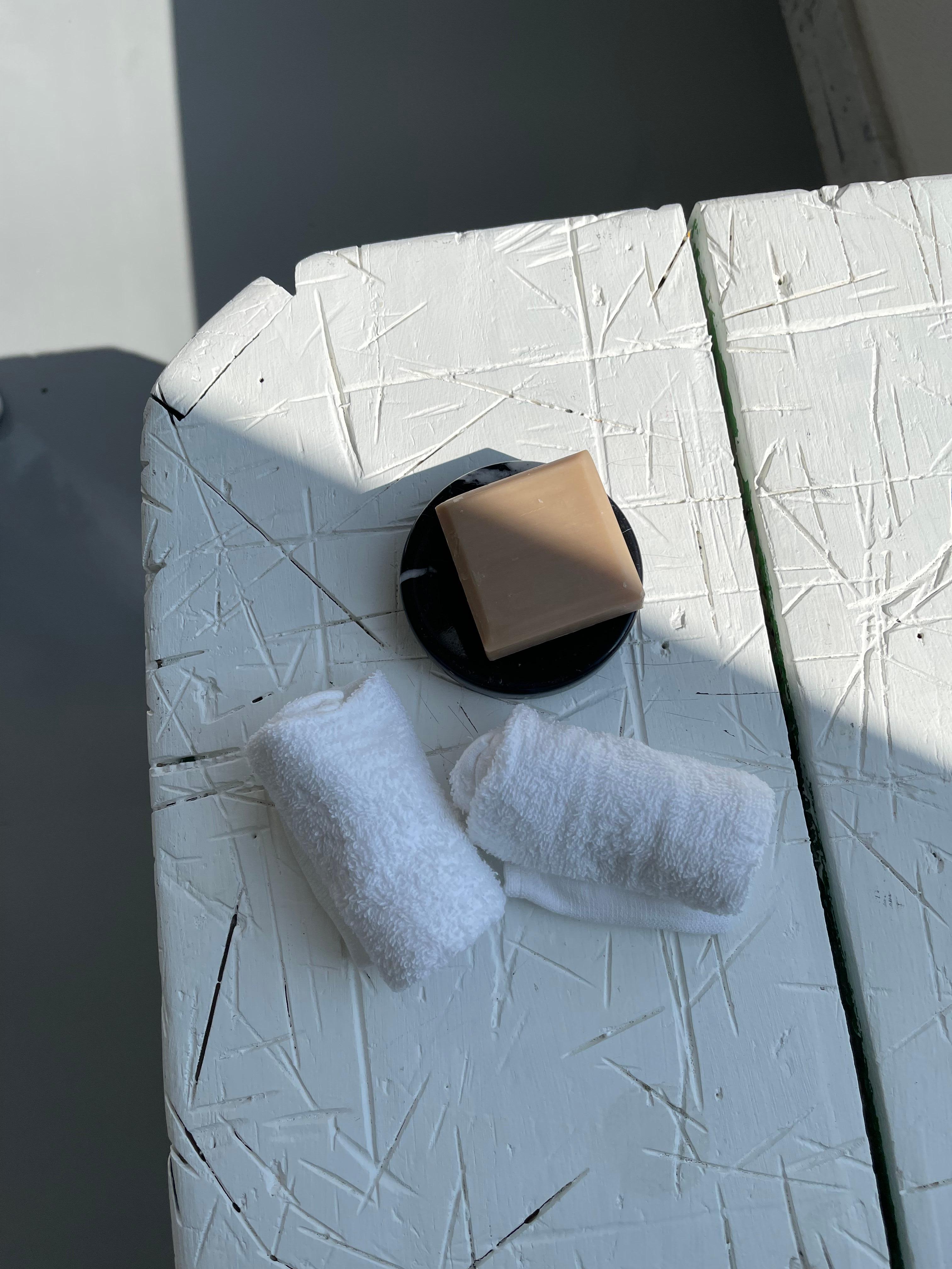 Handgefertigte, abgerundete Seifenschale aus schwarzem Marquina-Marmor im Zustand „Neu“ im Angebot in Carrara, IT