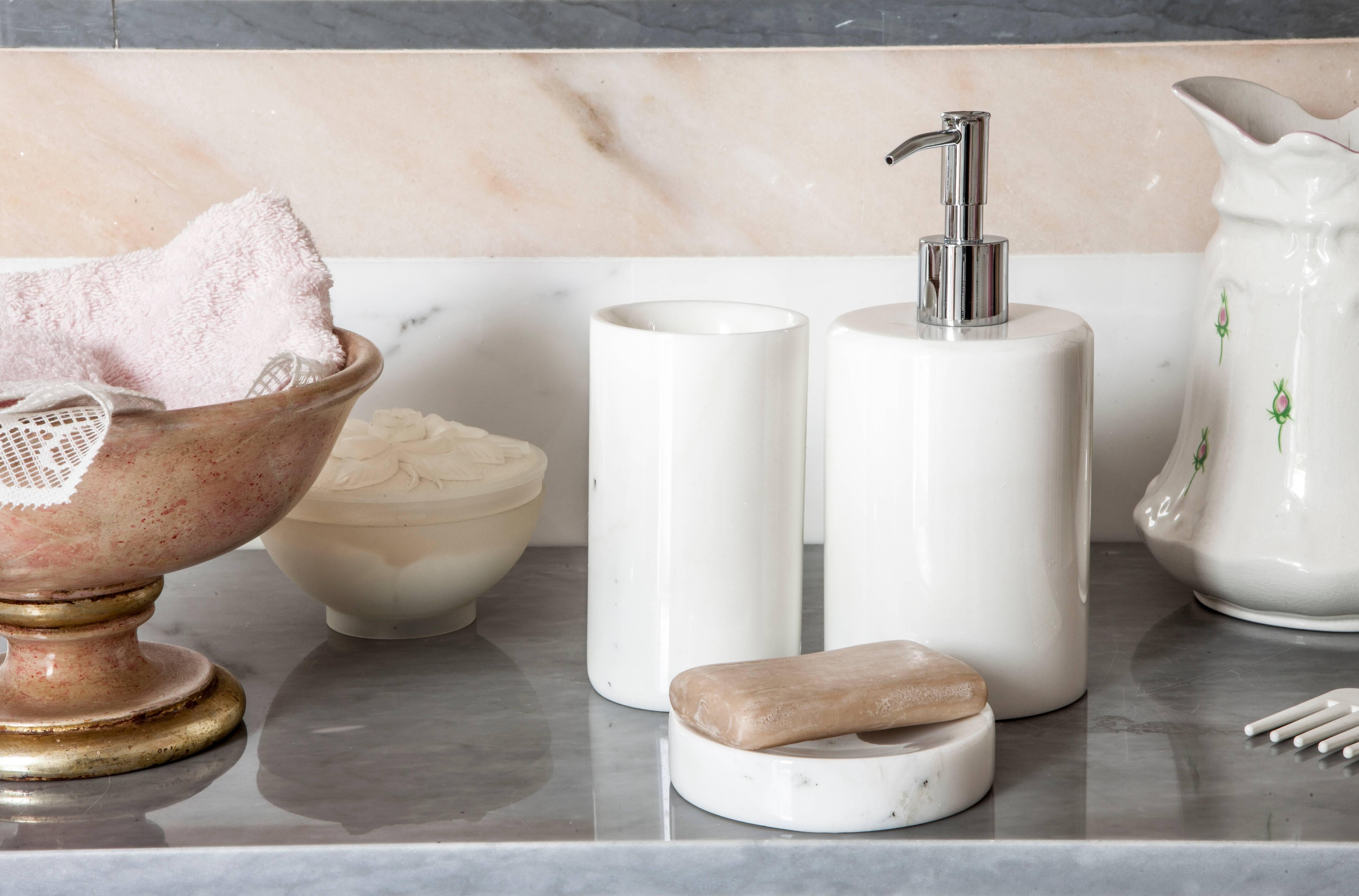 Jabonera redondeada hecha a mano en mármol blanco de Carrara Italiano en venta