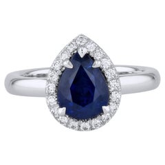 Anillo de platino hecho a mano con zafiro azul real en forma de pera y pavé de diamantes