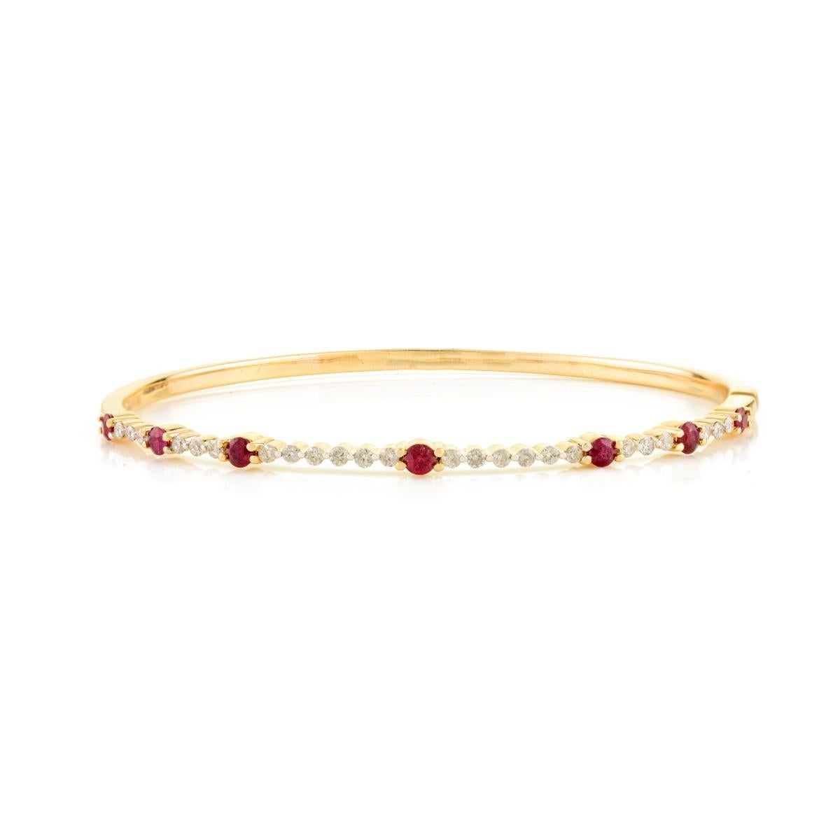 Bracelet jonc pour femmes en or jaune massif 14 carats, fait à la main avec rubis et diamants Pour femmes en vente