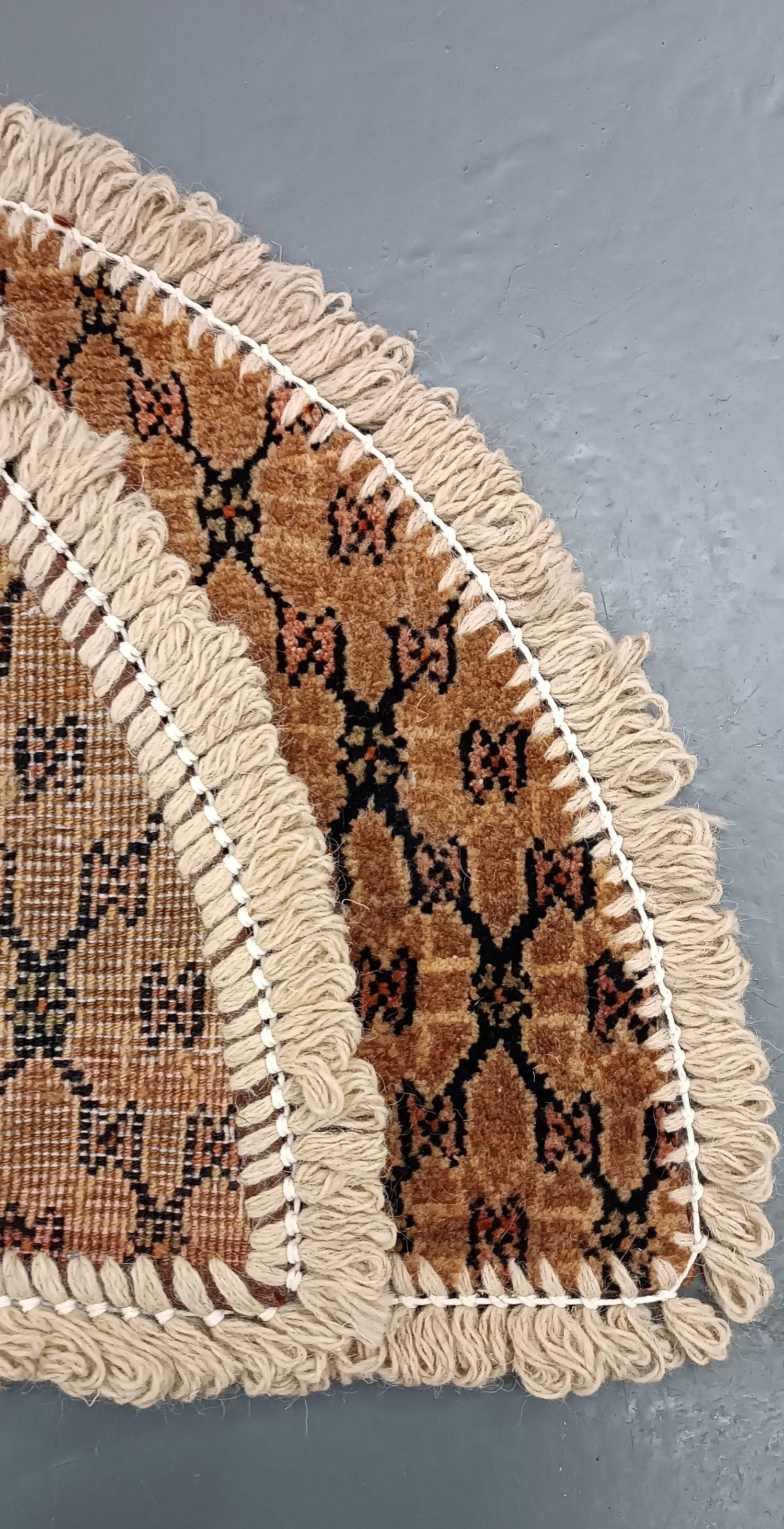 Handgefertigter Teppich Fußmatte Brown Rug Half Circular Interior Carpet Mat Entrance Way (Türkisch) im Angebot