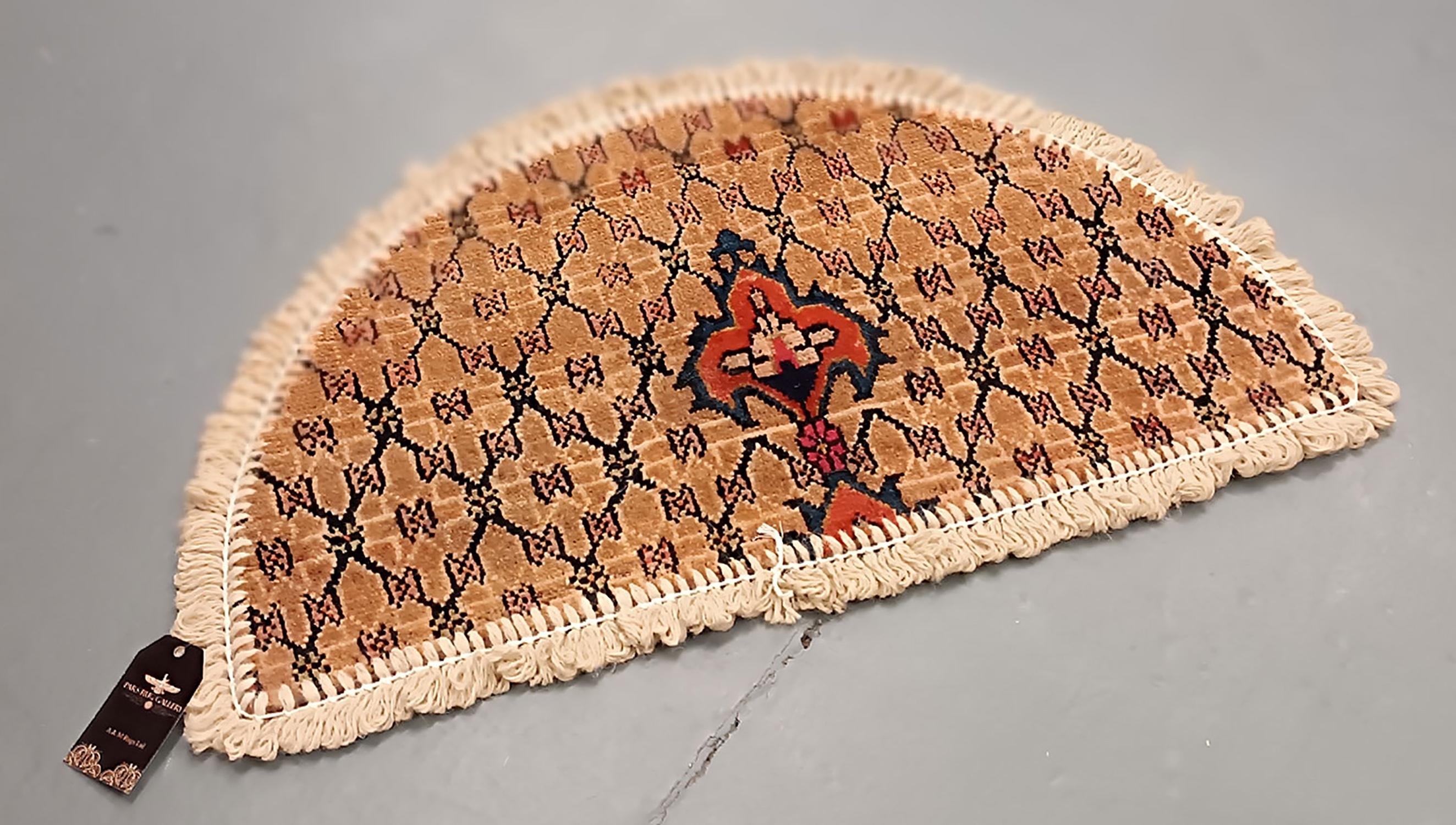 Handgefertigter Teppich Fußmatte Brown Rug Half Circular Interior Carpet Mat Entrance Way (Wolle) im Angebot