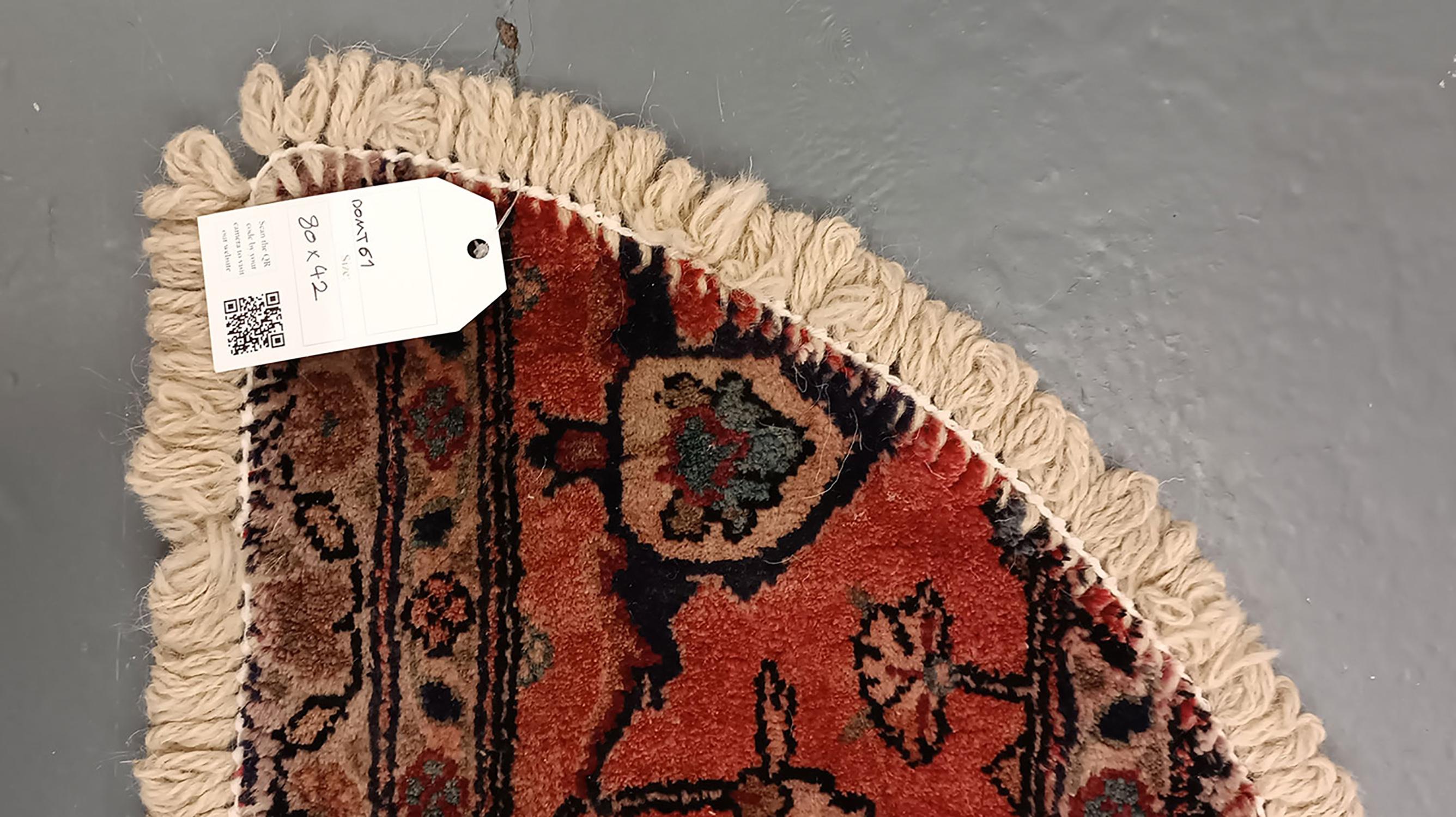 Handmade Rug Doormat Floral Rug Half Circular Interior Carpet Mat Entrance Way In Excellent Condition For Sale In Wembley, GB
