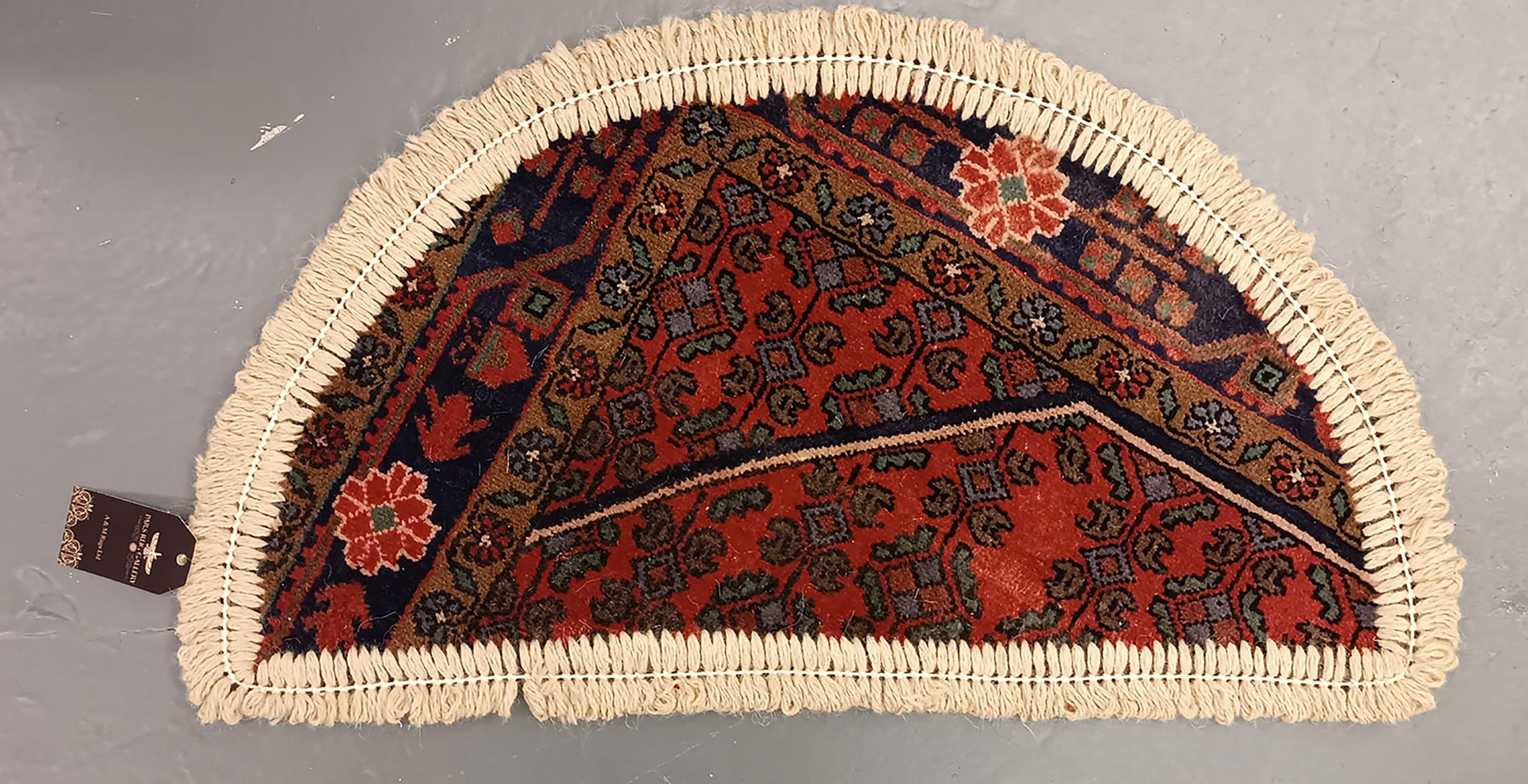 Handmade Rug Doormat Oriental Rug Half Circular Interior Carpet Mat Entrance Way In Excellent Condition For Sale In Wembley, GB