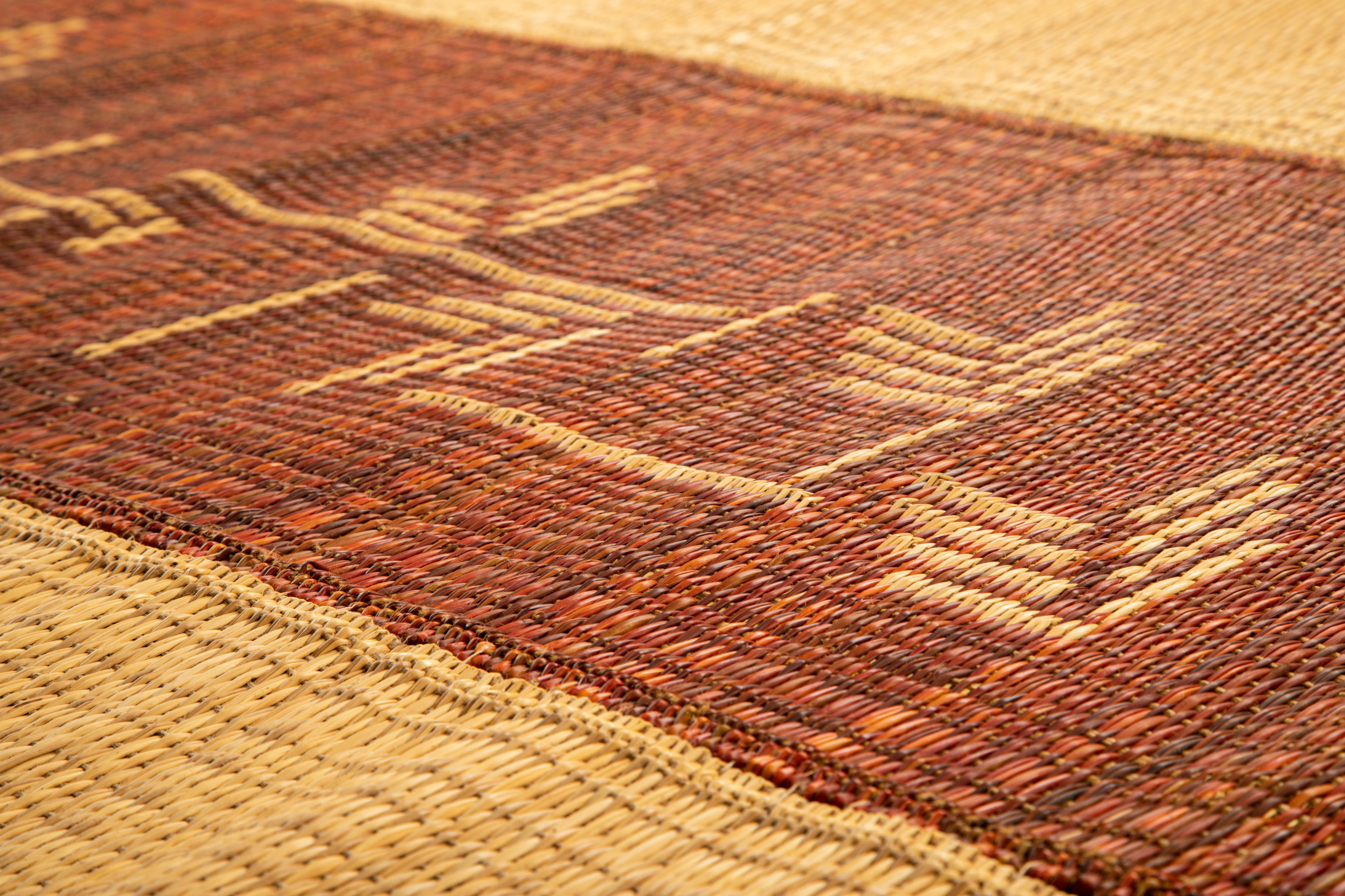Handmade Rug in Natural Fiber for Sophisticated Home Decor l La Fibre Artisanale For Sale 4