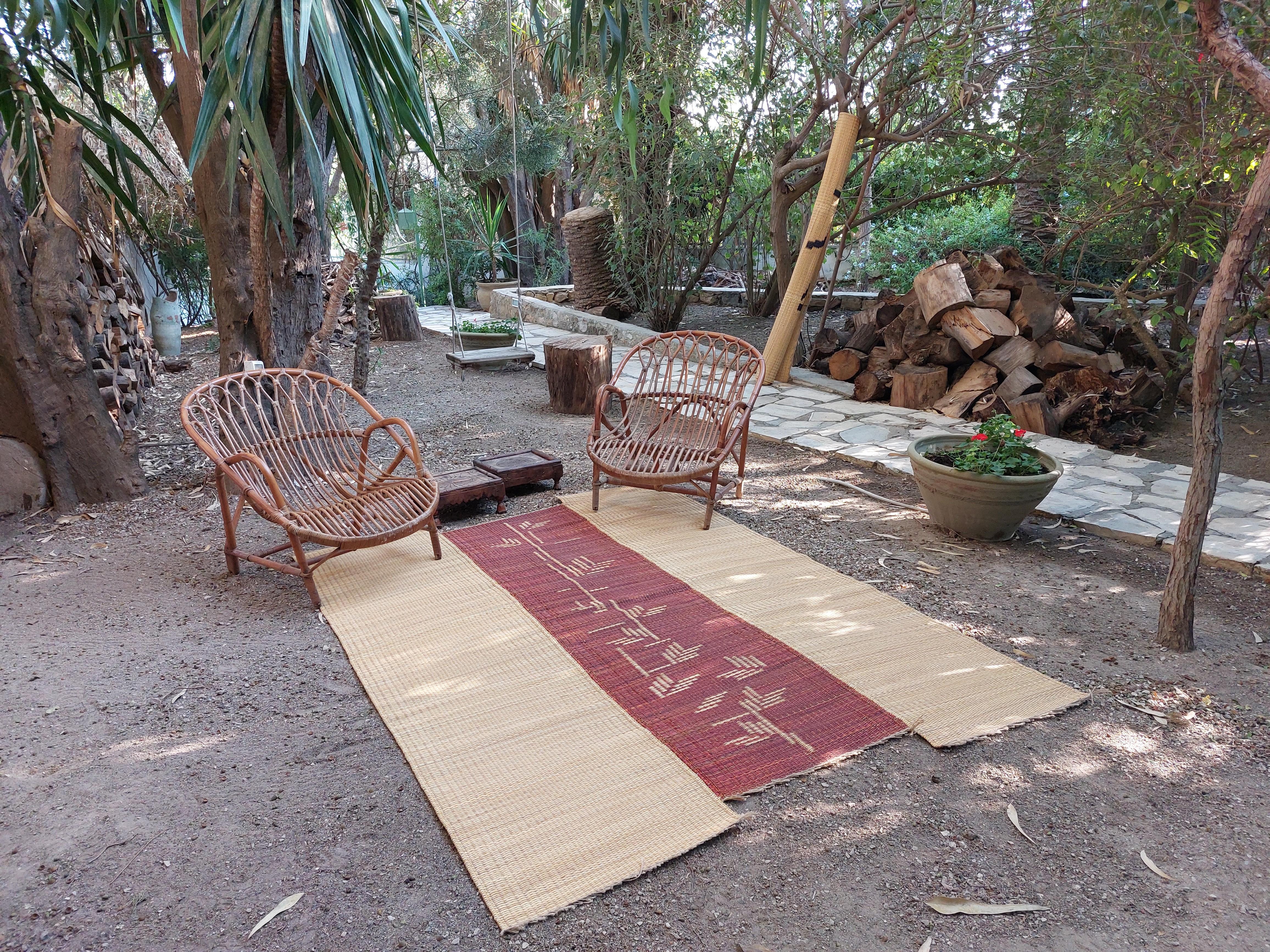 Handmade Rug in Natural Fiber for Sophisticated Home Decor l La Fibre Artisanale In New Condition For Sale In LES BERGES DU LAC, TN