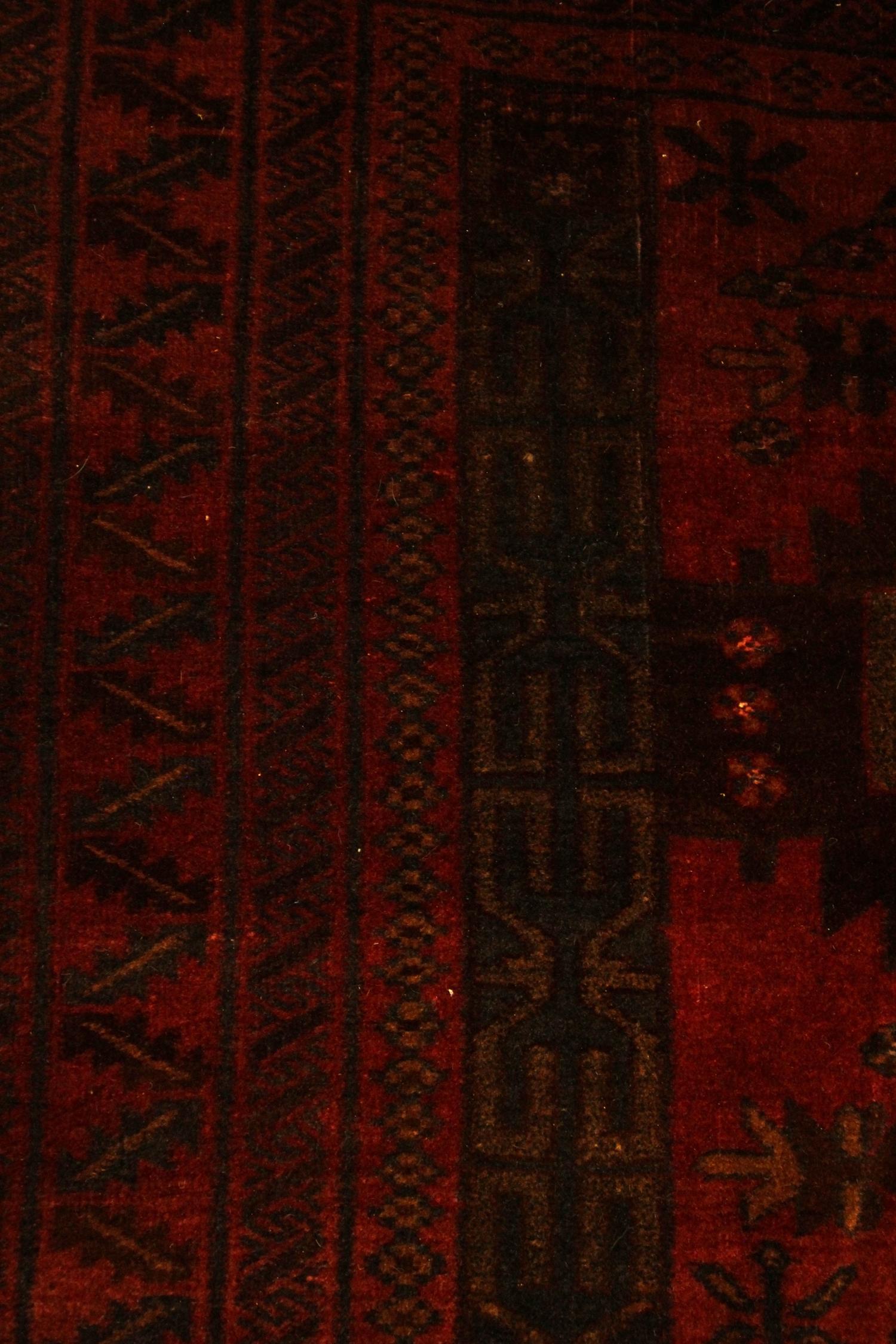 Handmade Rug Vintage Afghan Rug, Traditional Oriental Area Carpet In Excellent Condition In Hampshire, GB