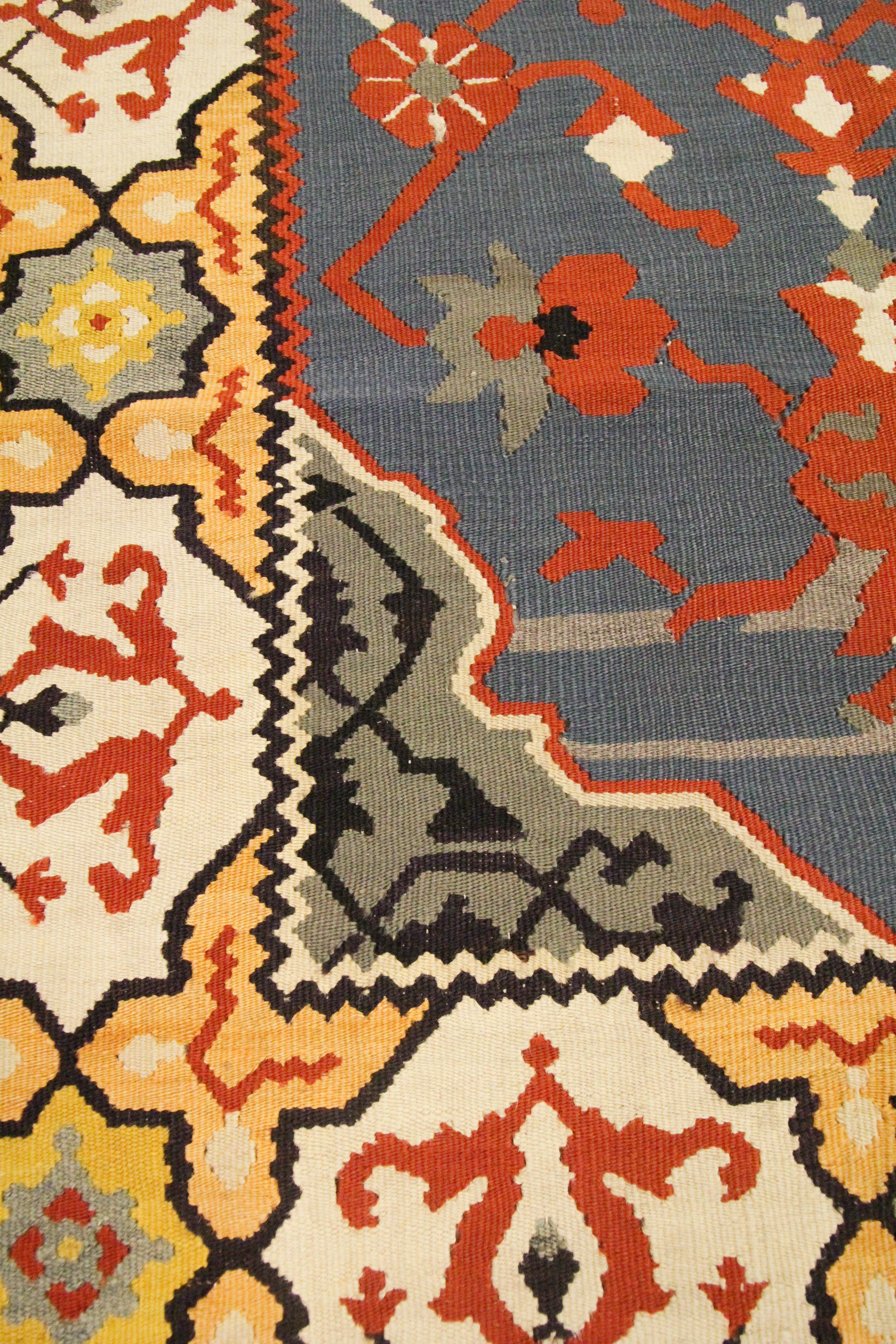 Alfombra hecha a mano Alfombra Kilim de lana Pirot turco Tejido plano Alfombra azul dorada Geométrica en venta 2