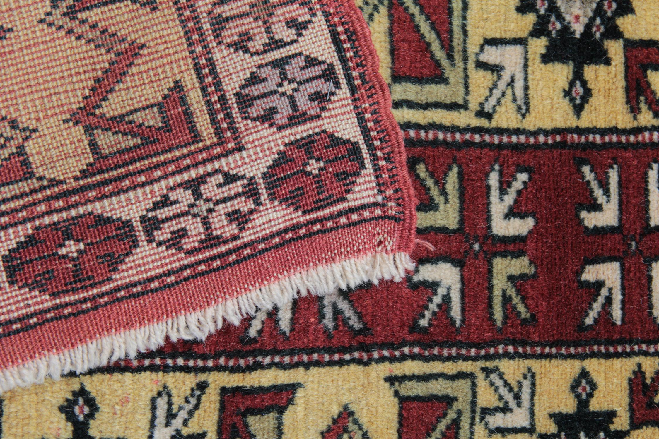 Handgefertigte Läufer und Teppiche, geometrischer Teppich aus Wolle, Läufer (Mitte des 20. Jahrhunderts) im Angebot