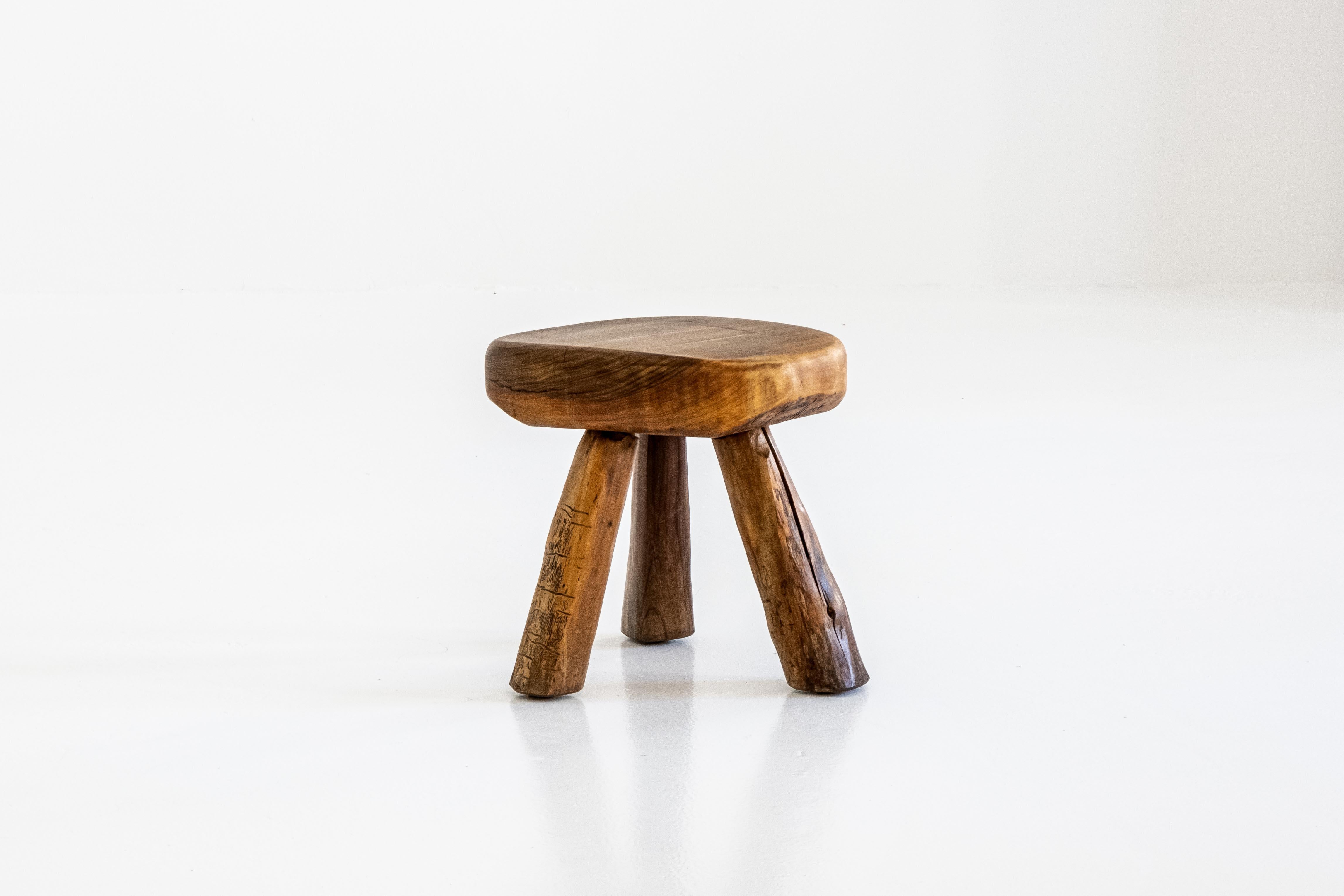 A French handmade, brutalist tripod stool. Made of olive wood, very solid and decorative. Can be used as a seat or low side table.
 