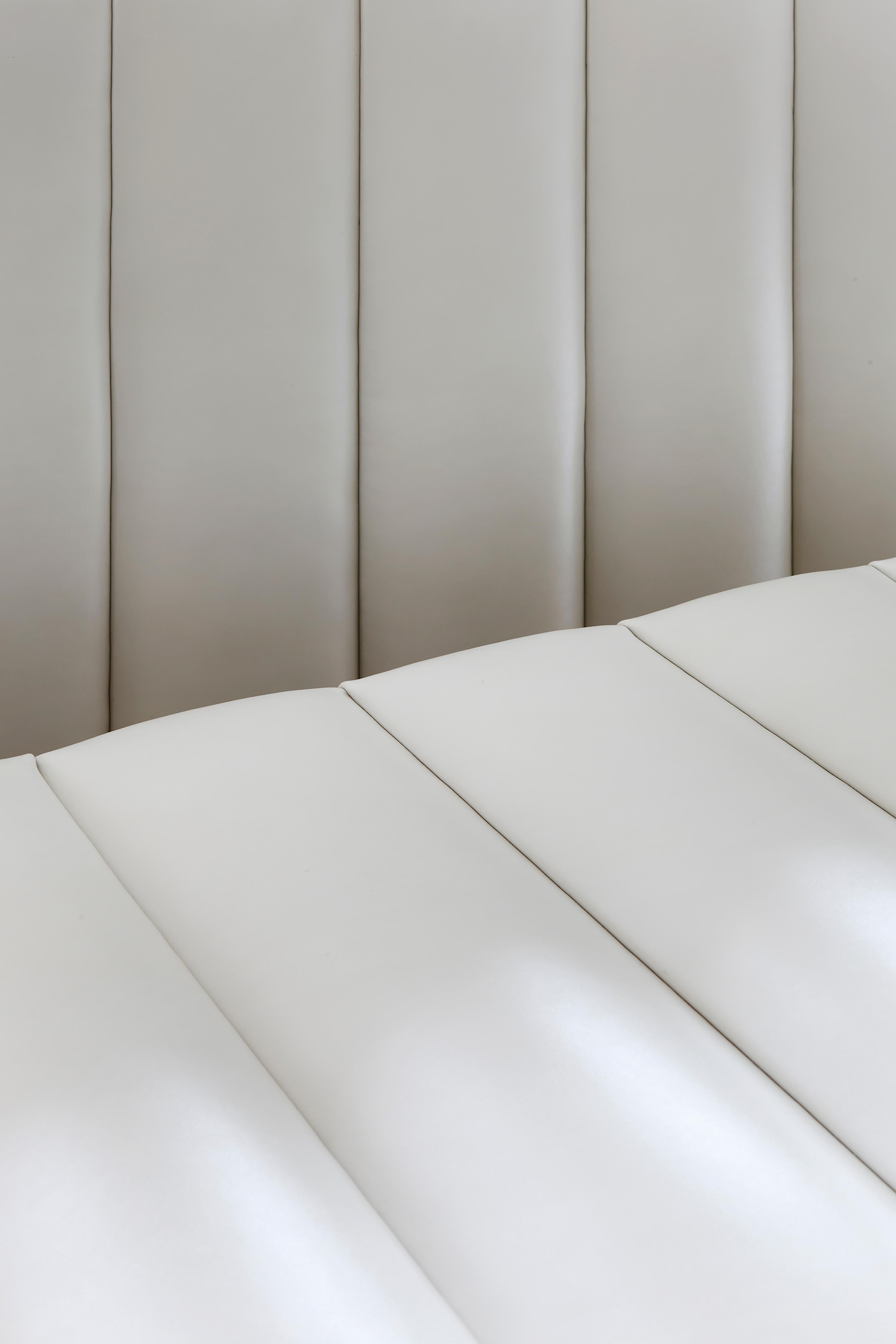 Modern Handmade Savoir Chrissy Headboard & Nº1 Bed Set, Bespoke, California King Size For Sale