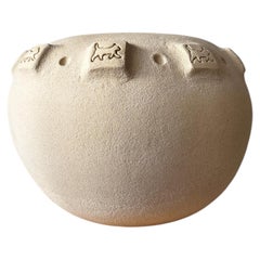Vase en forme de chat en céramique aux couleurs naturelles, de style scandinave et fabriqué à la main, par Maku Ceramic