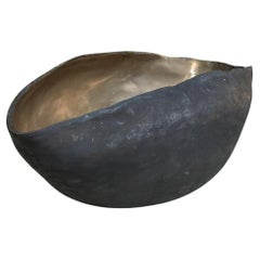 Ciotola scultorea in ottone fatta a mano, 20° secolo
