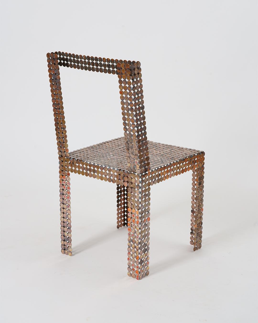 Espagnol Chaise sculpturale faite à la main avec 5 cents pièces de Cristian Herrera en vente