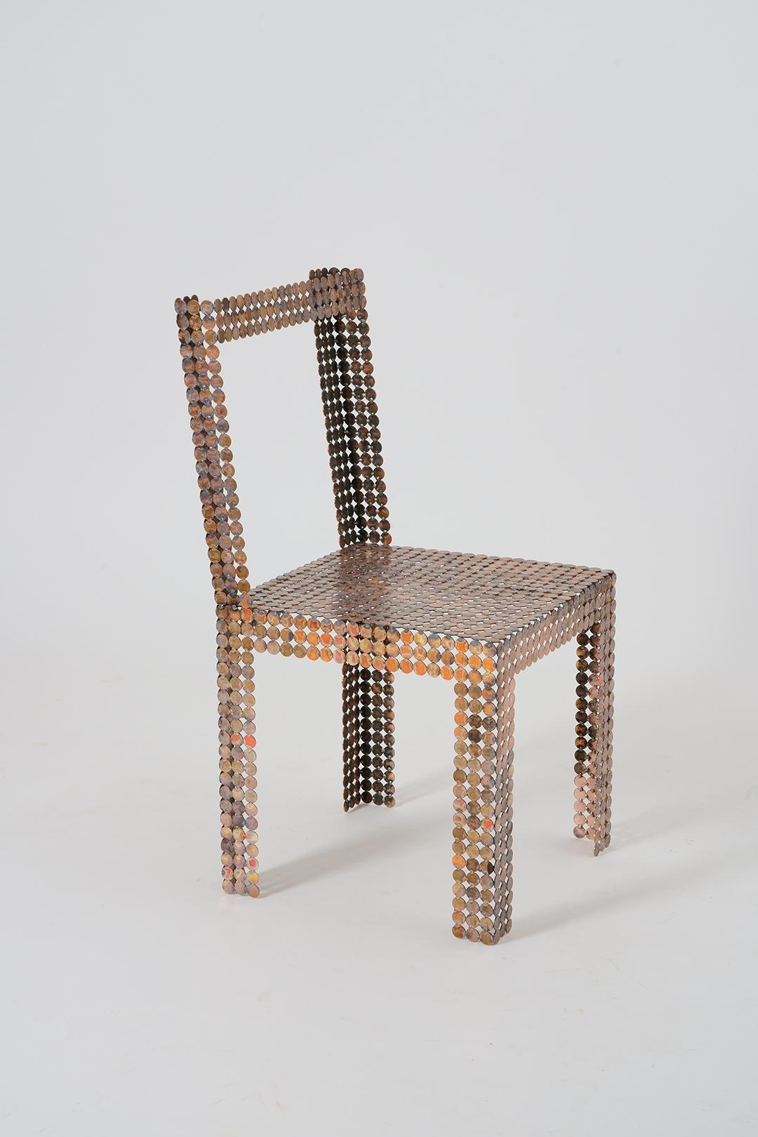 Soudé Chaise sculpturale faite à la main avec 5 cents pièces de Cristian Herrera en vente