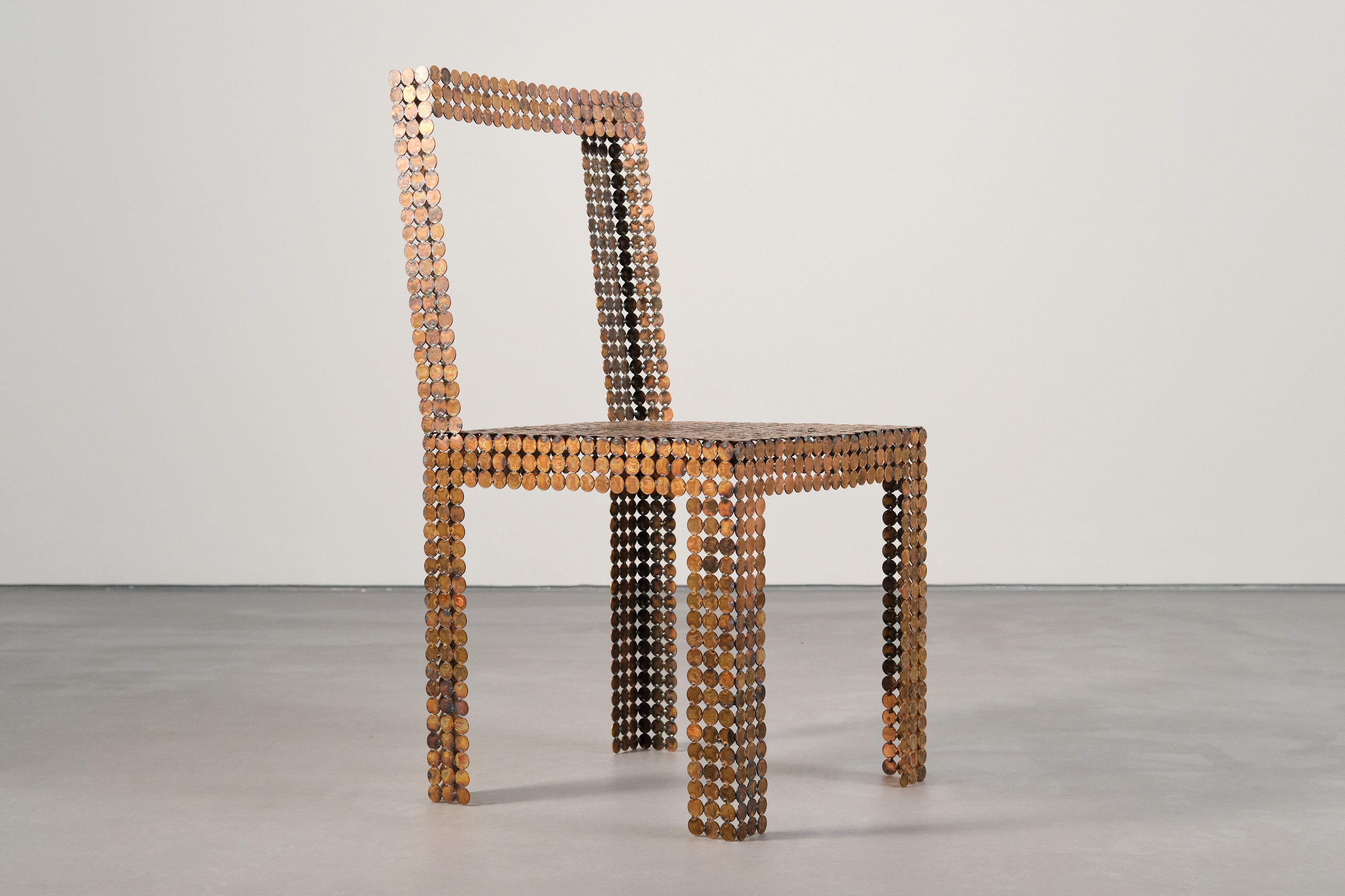 Chaise sculpturale faite à la main avec 5 cents pièces de Cristian Herrera Neuf - En vente à Barcelona, ES