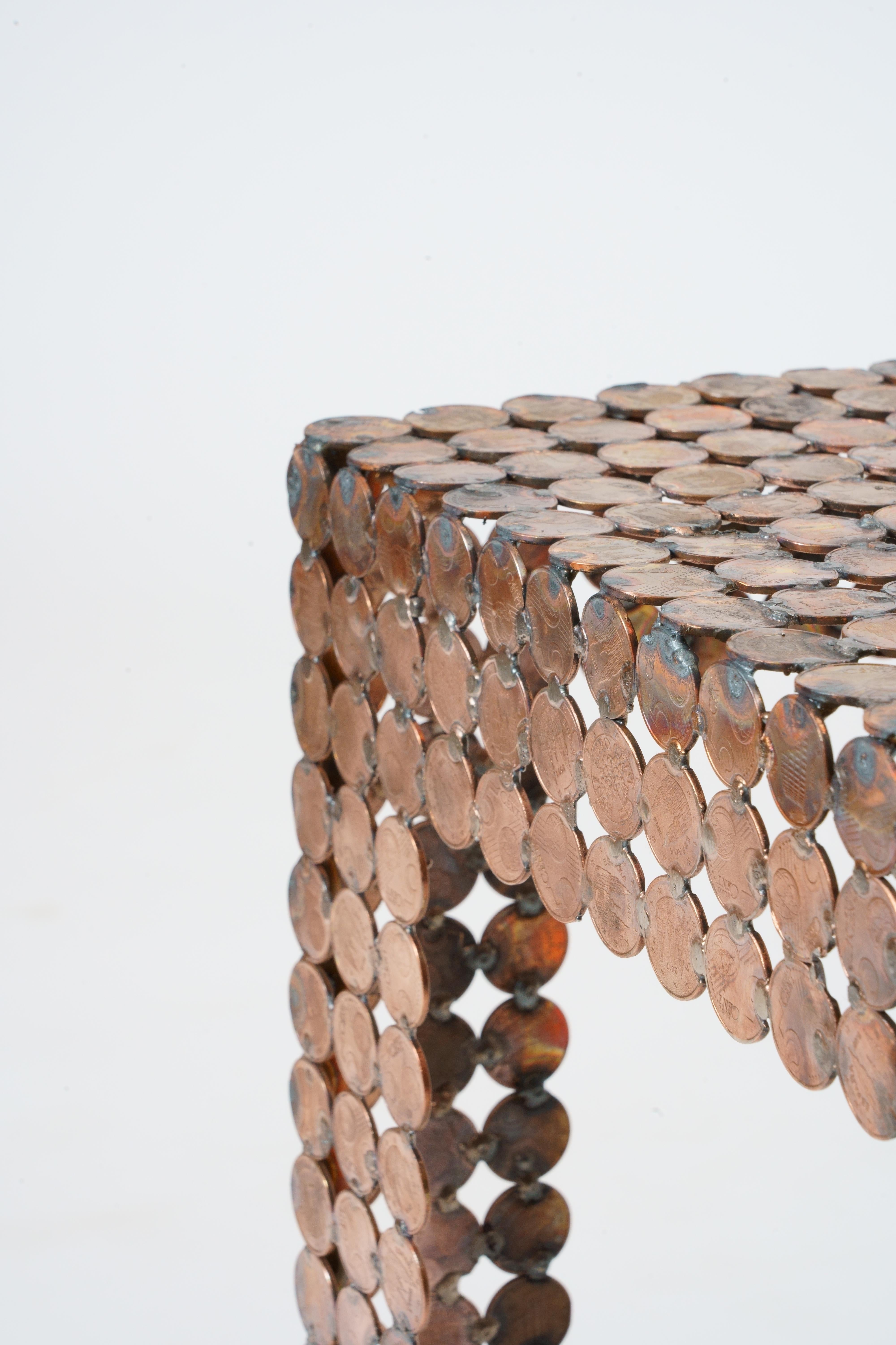 Chaise sculpturale faite à la main avec 5 cents pièces de Cristian Herrera en vente 1