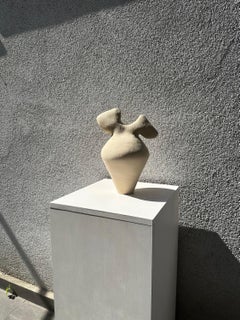 Vaso in ceramica "Hygge" scultoreo, realizzato a mano da Maku Ceramic