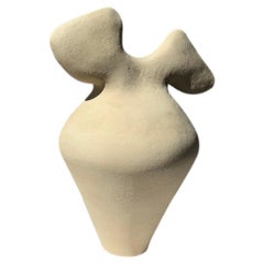 Vaso in ceramica "Hygge" scultoreo, realizzato a mano da Maku Ceramic