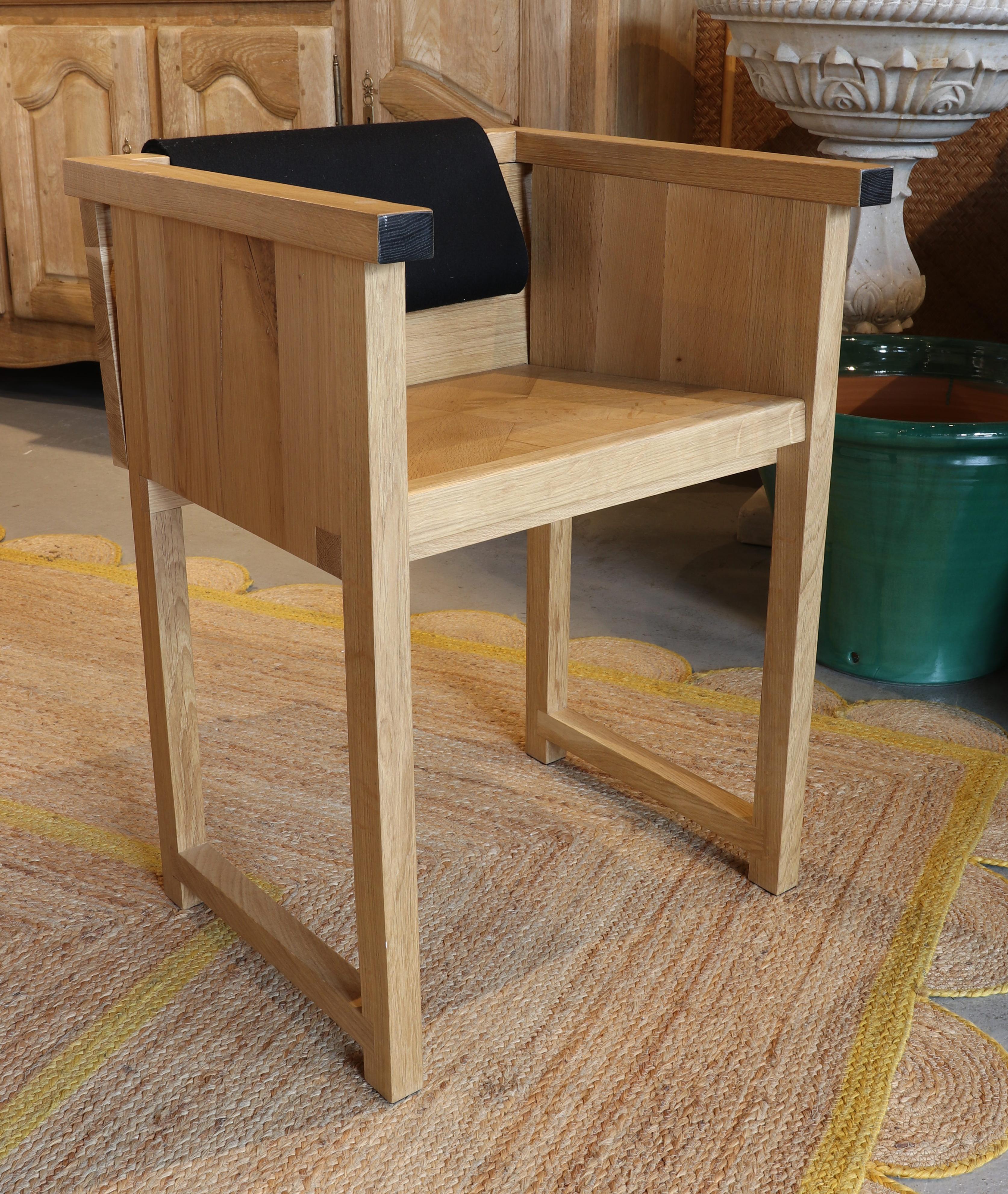 European Handmade Sculpture oak Design Chair with Felt Backing For Sale