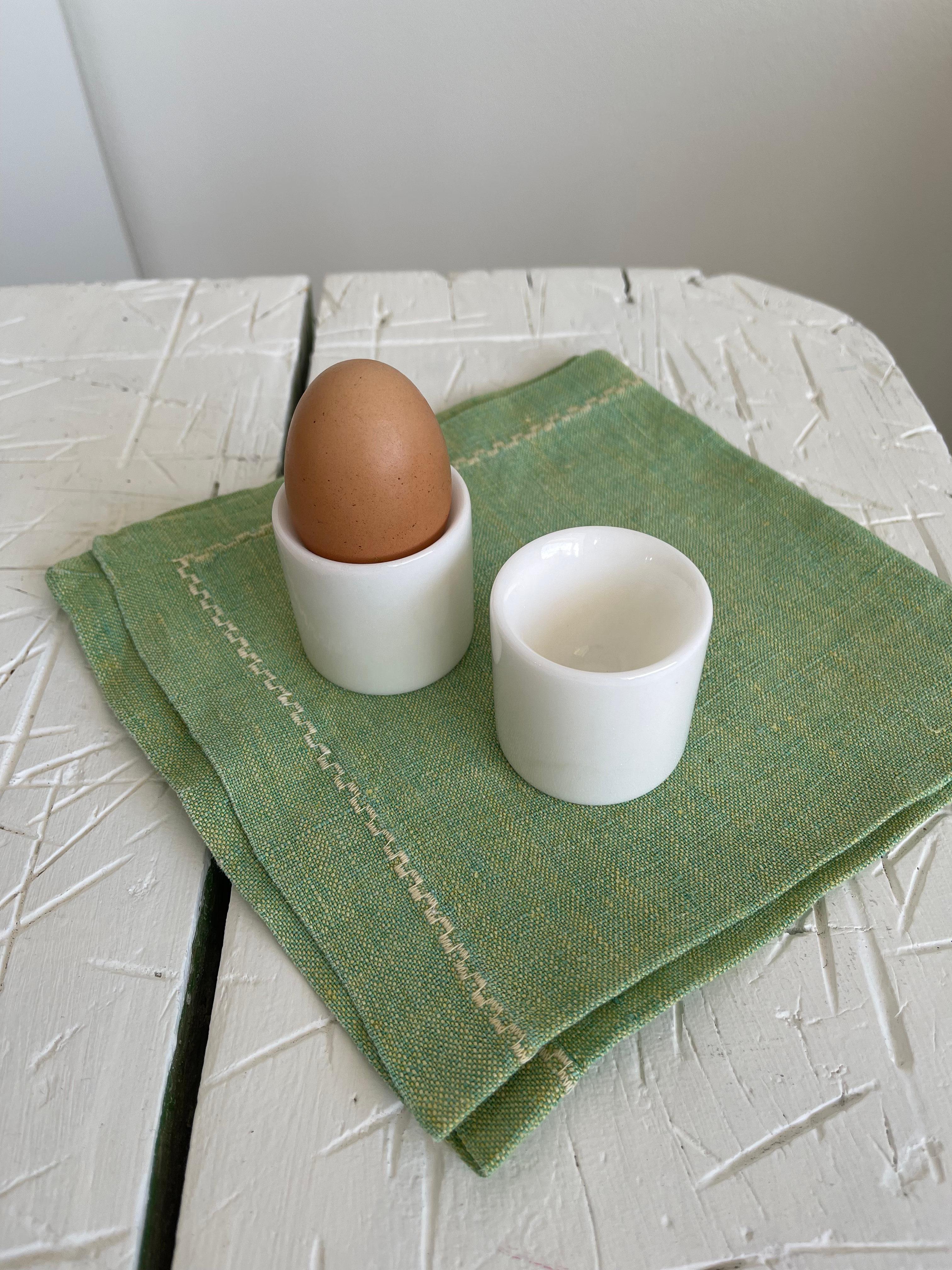 Italian Handmade Set of 2 Egg Cups in White Carrara Marble For Sale