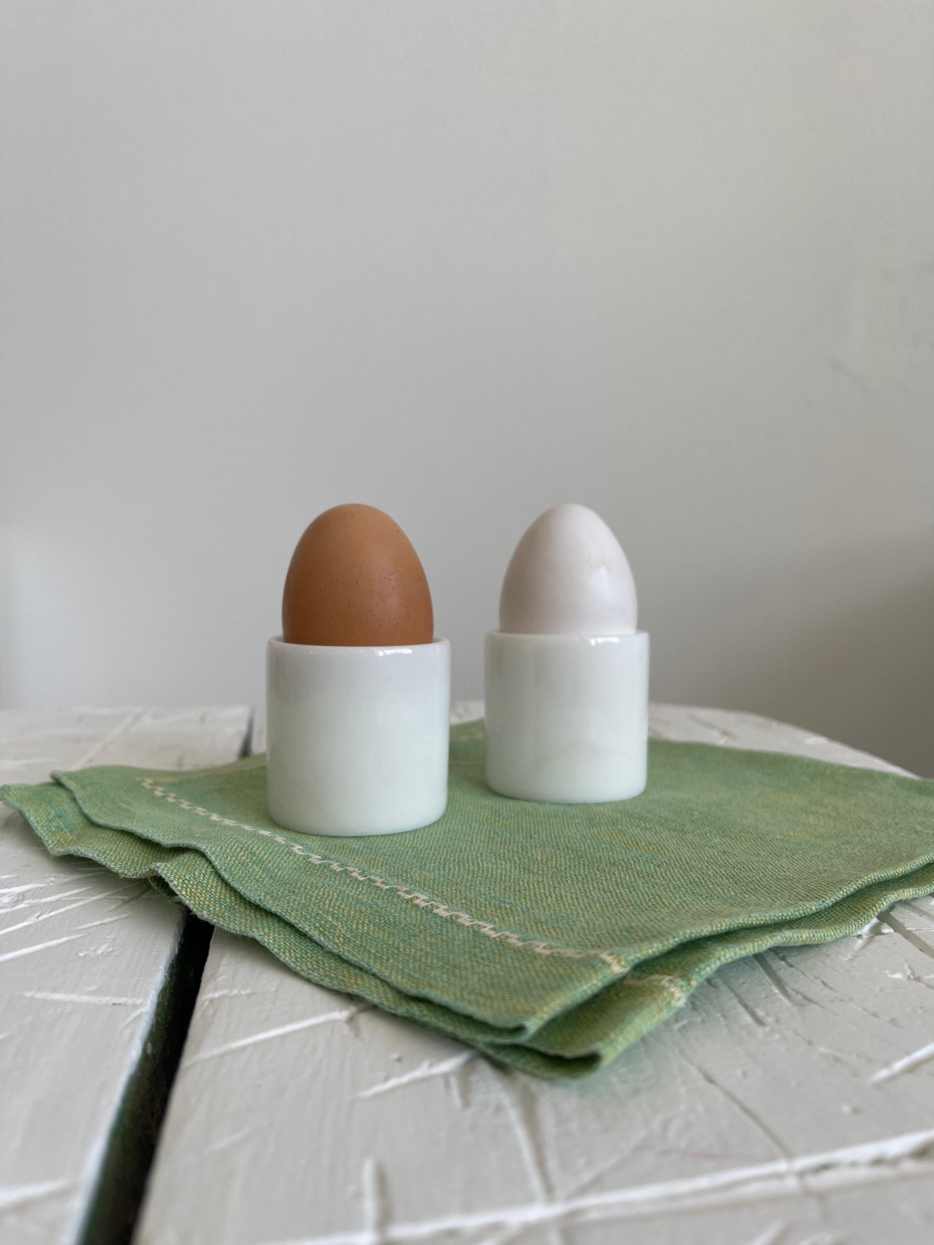 Hand-Crafted Handmade Set of 2 Egg Cups in White Carrara Marble For Sale