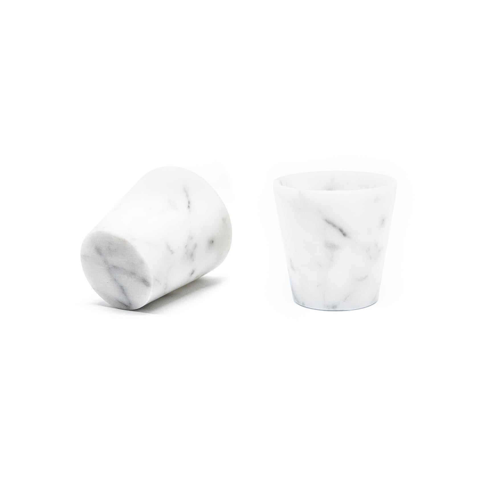 Handmade Set of 2 Grappa Glasses in Satin White Carrara Marble For Sale 1