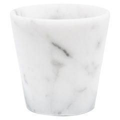 Handgefertigtes Set von 2 Grappa-Gläsern aus satiniertem weißem Carrara-Marmor