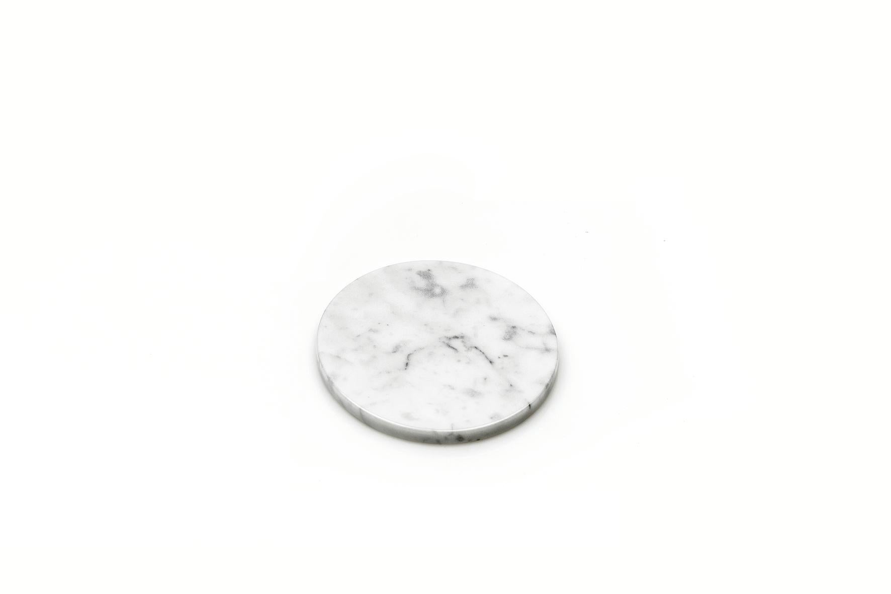 Handmade Set of 2 Rounded White Carrara and Grey Bardiglio Marble Coasters For Sale 1