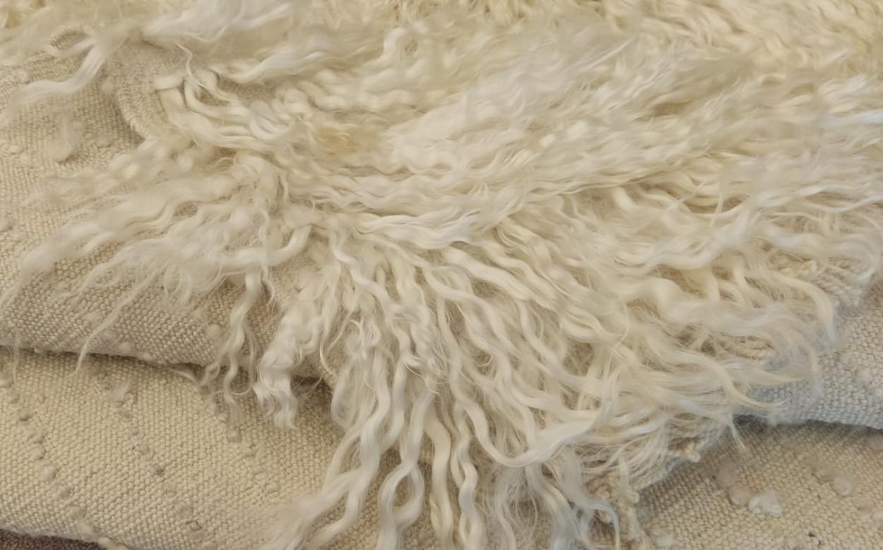 Alfombra Shag Pile Mohair. De lana de mohair natural sin teñir. Opciones personalizadas disponibles. en venta 2