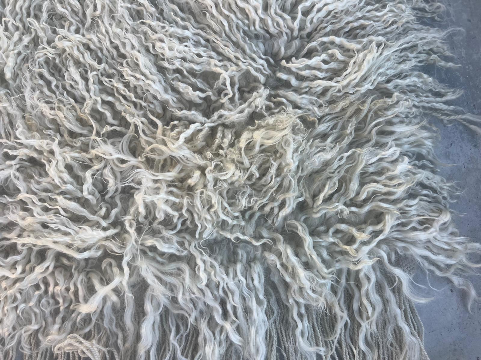 Alfombra Shag Pile Mohair. De lana de mohair natural sin teñir. Opciones personalizadas disponibles. en venta 3
