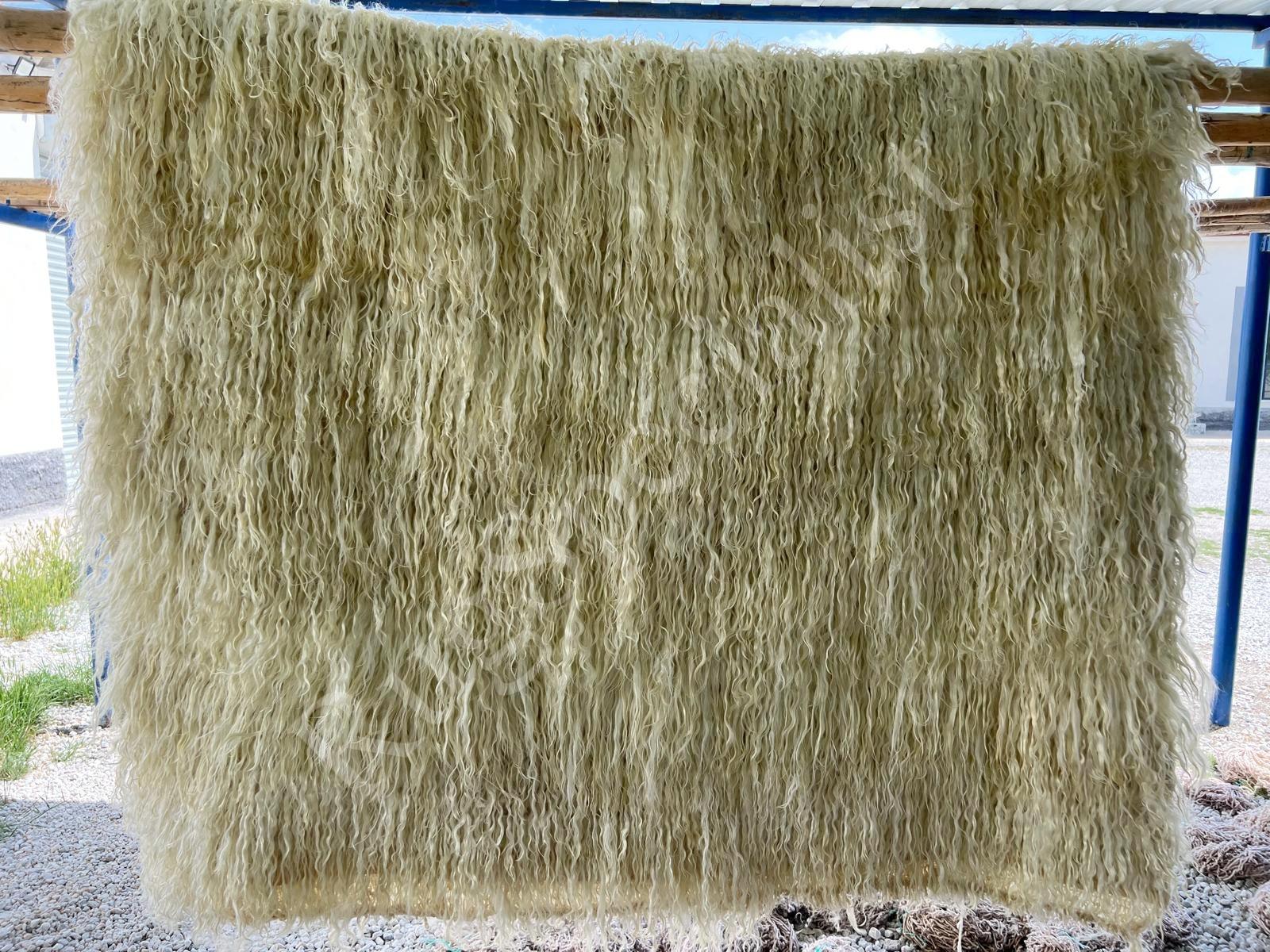 Alfombra Shag Pile Mohair. De lana de mohair natural sin teñir. Opciones personalizadas disponibles. en venta 5