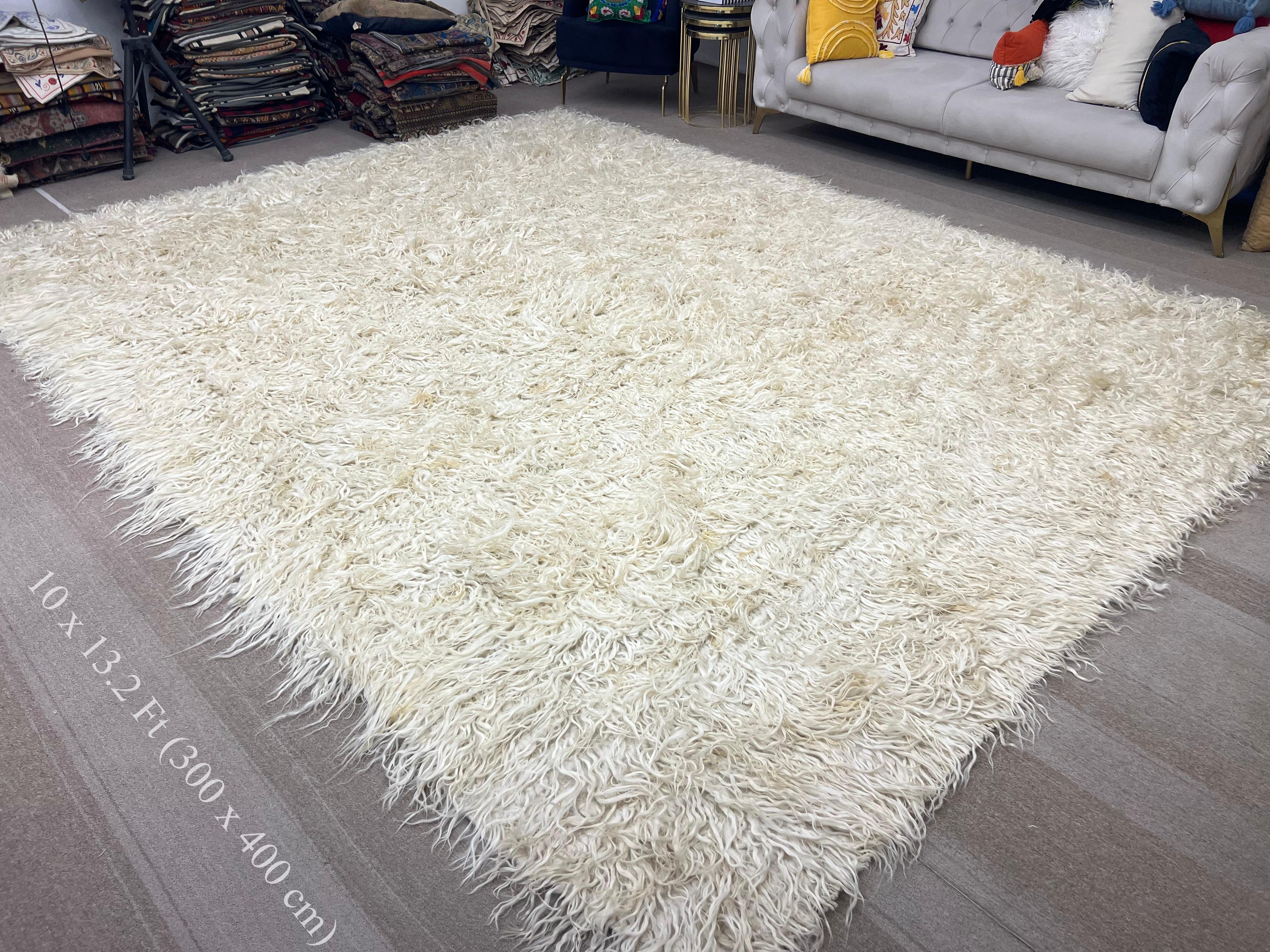 Shag Pile Mohair-Teppich. Hergestellt aus natürlicher, ungefärbter Mohairwolle. Benutzerdefinierte Optionen sind verfügbar. im Angebot 5