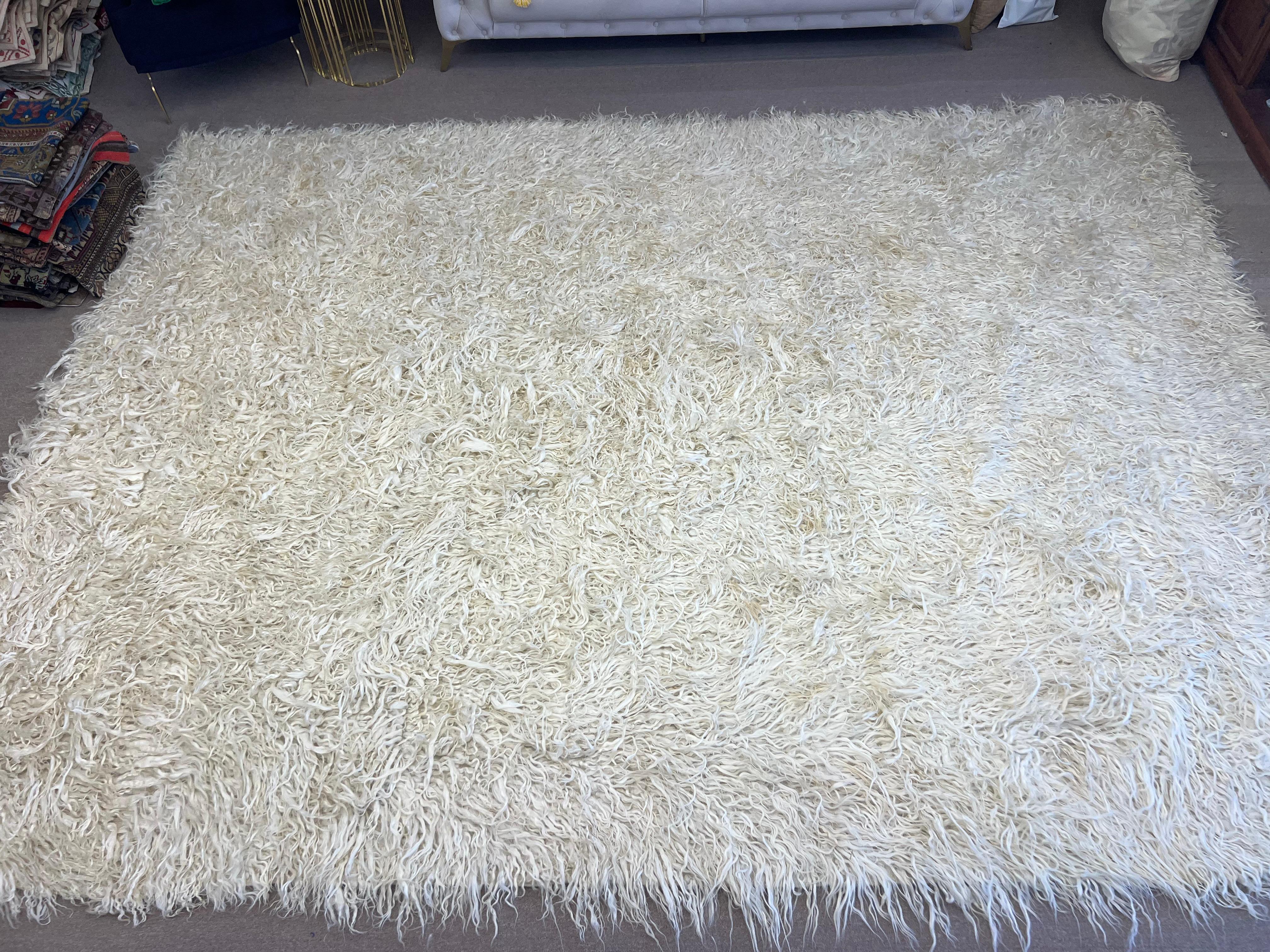 Shag Pile Mohair-Teppich. Hergestellt aus natürlicher, ungefärbter Mohairwolle. Benutzerdefinierte Optionen sind verfügbar. im Angebot 6