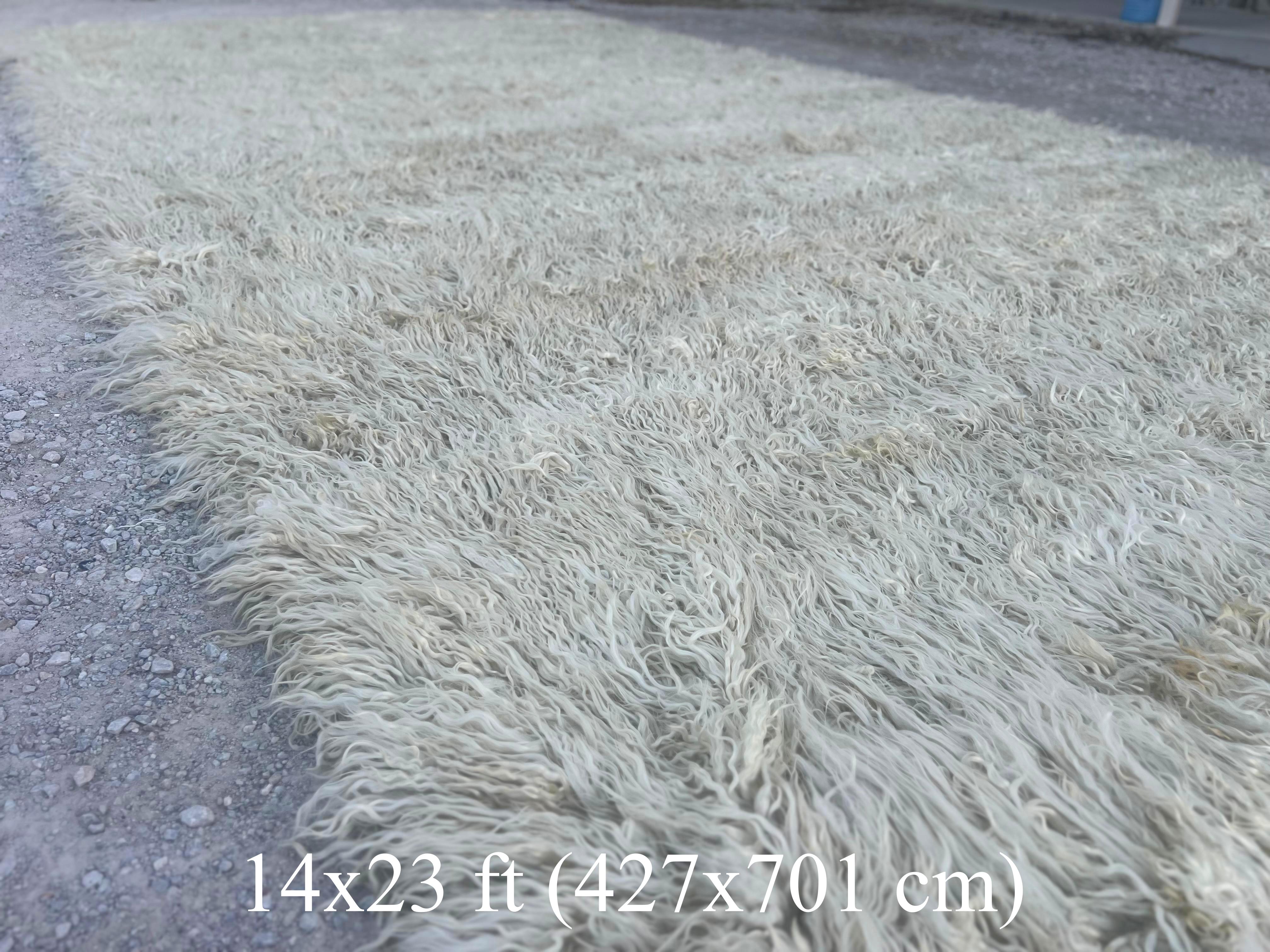 Alfombra Shag Pile Mohair. De lana de mohair natural sin teñir. Opciones personalizadas disponibles. en venta 1