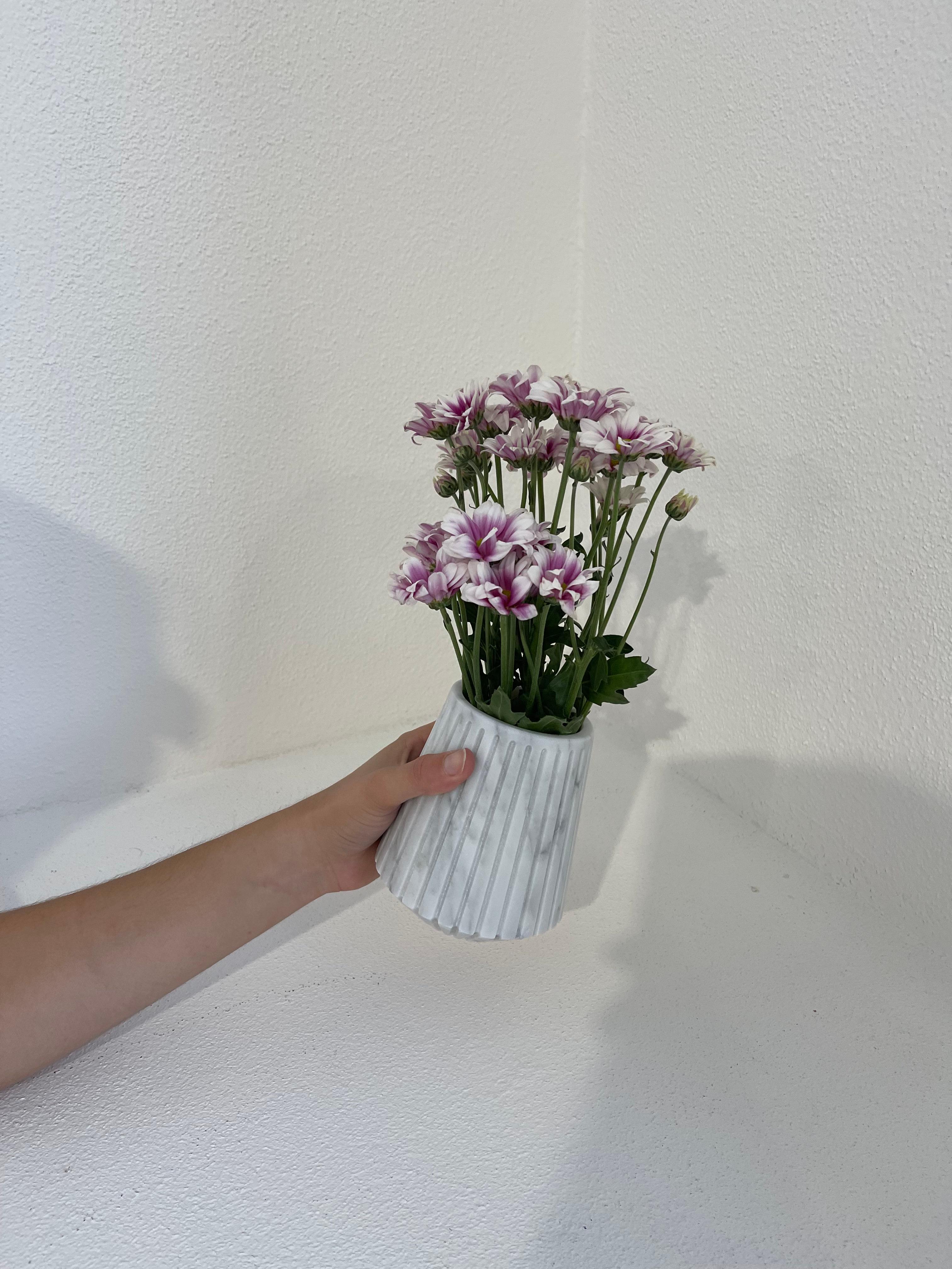 Handmade Short Striped Vase in White Carrara Marble For Sale 2