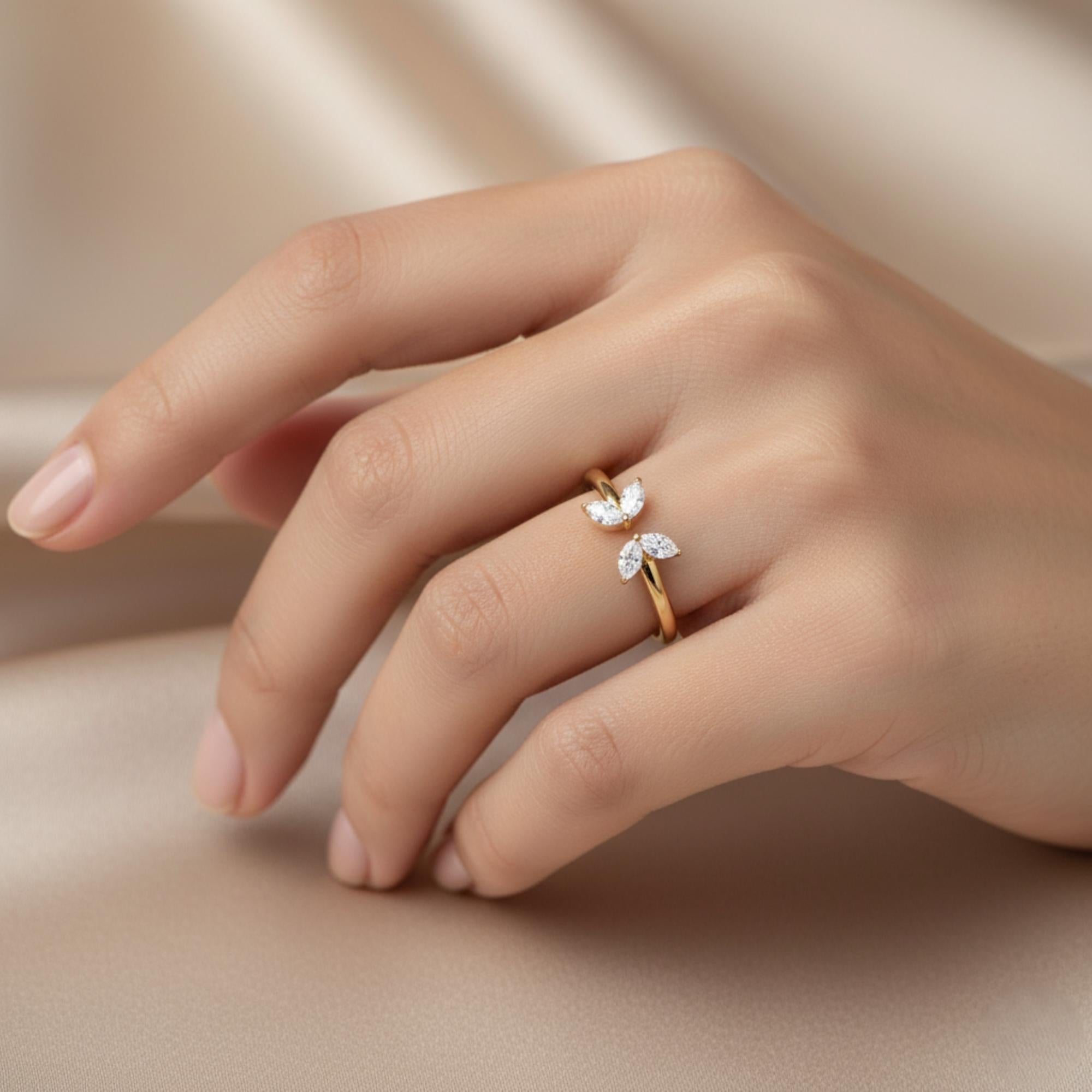 En venta: Anillo de oro amarillo de 14 quilates con un delicado diamante SI/H hecho a mano Todos los aranceles pagados  2