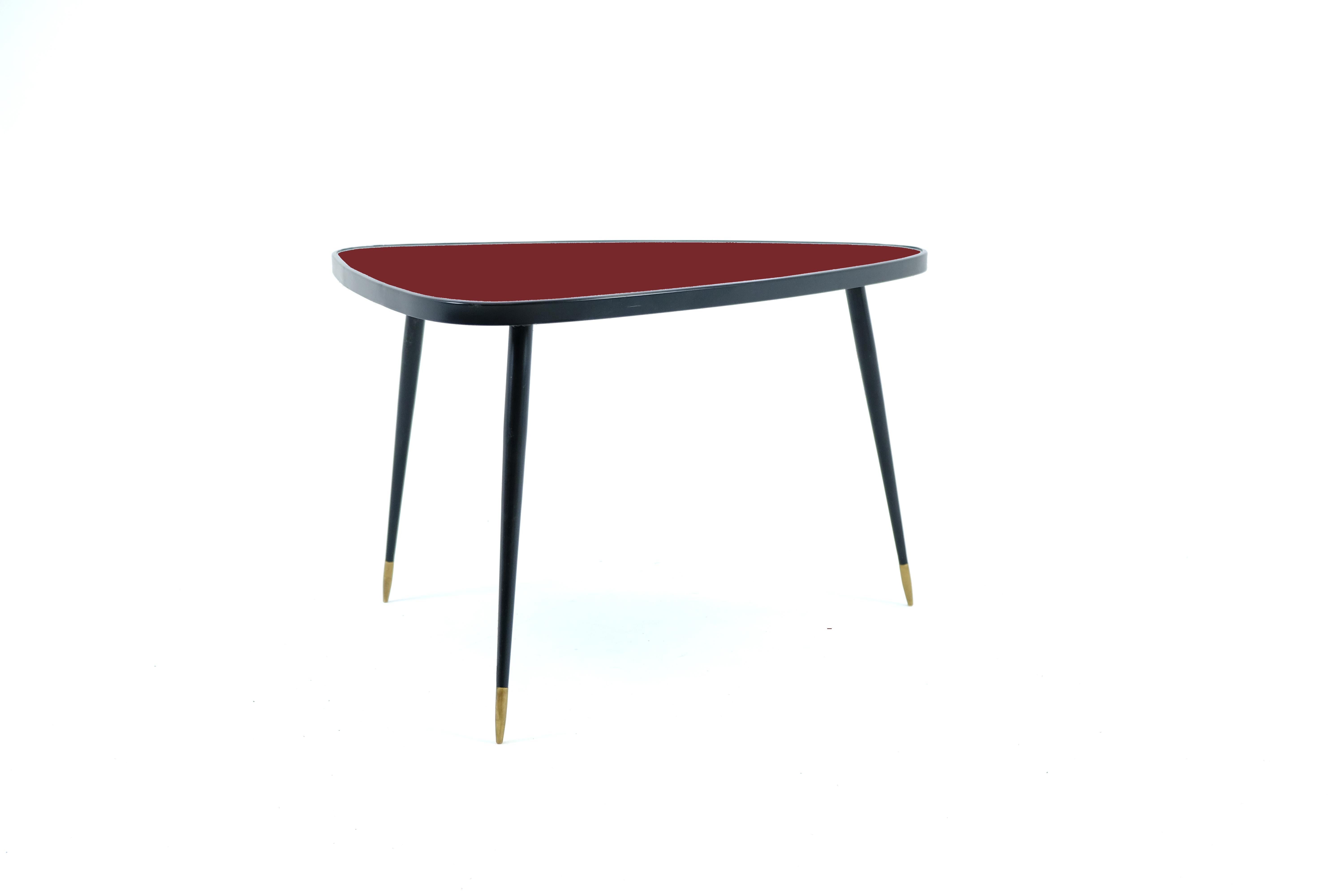 XXI secolo e contemporaneo Tavolino fatto a mano Forma organica Contorno ferro nero 5 Colore 2 Altezza piano medio in vendita