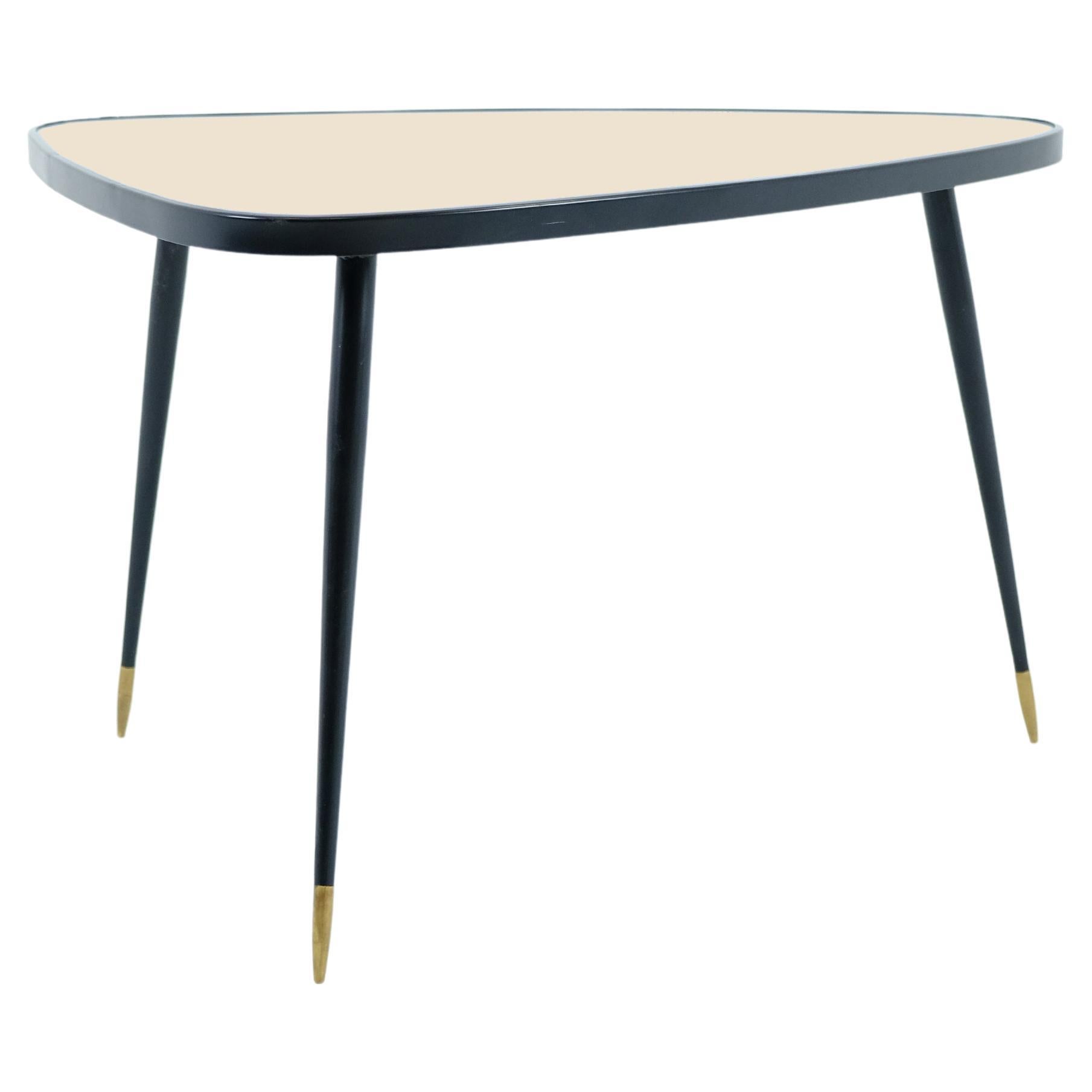 Table d'appoint faite à la main de forme organique en fer noir avec contour 5 couleurs, plateau moyen de 2 hauteurs