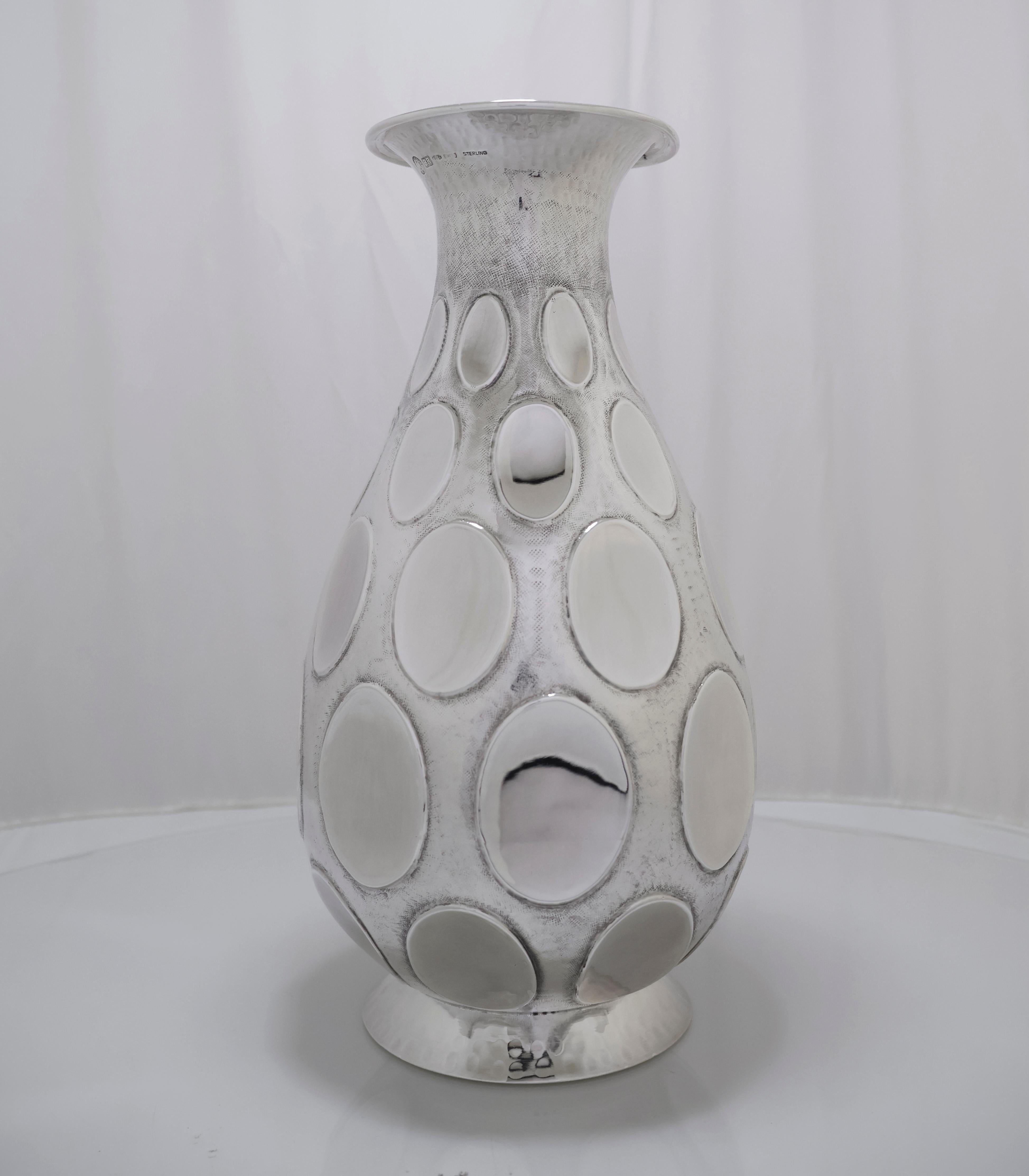 Vaso da fiori in argento fatto a mano con design a bolle lucidato di Brandimarte 1900 In condizioni ottime in vendita a Bergamo, BG