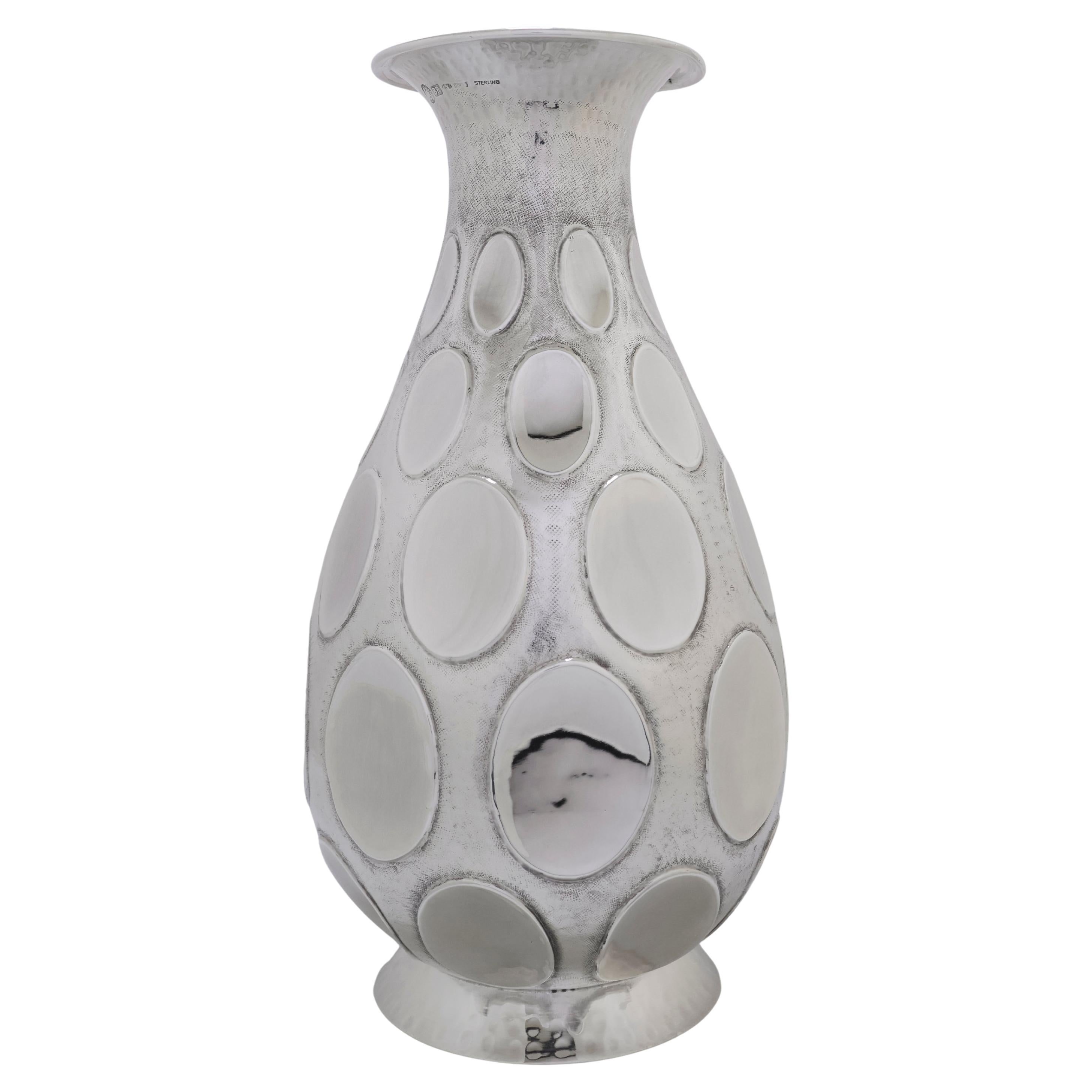 Vaso da fiori in argento fatto a mano con design a bolle lucidato di Brandimarte 1900