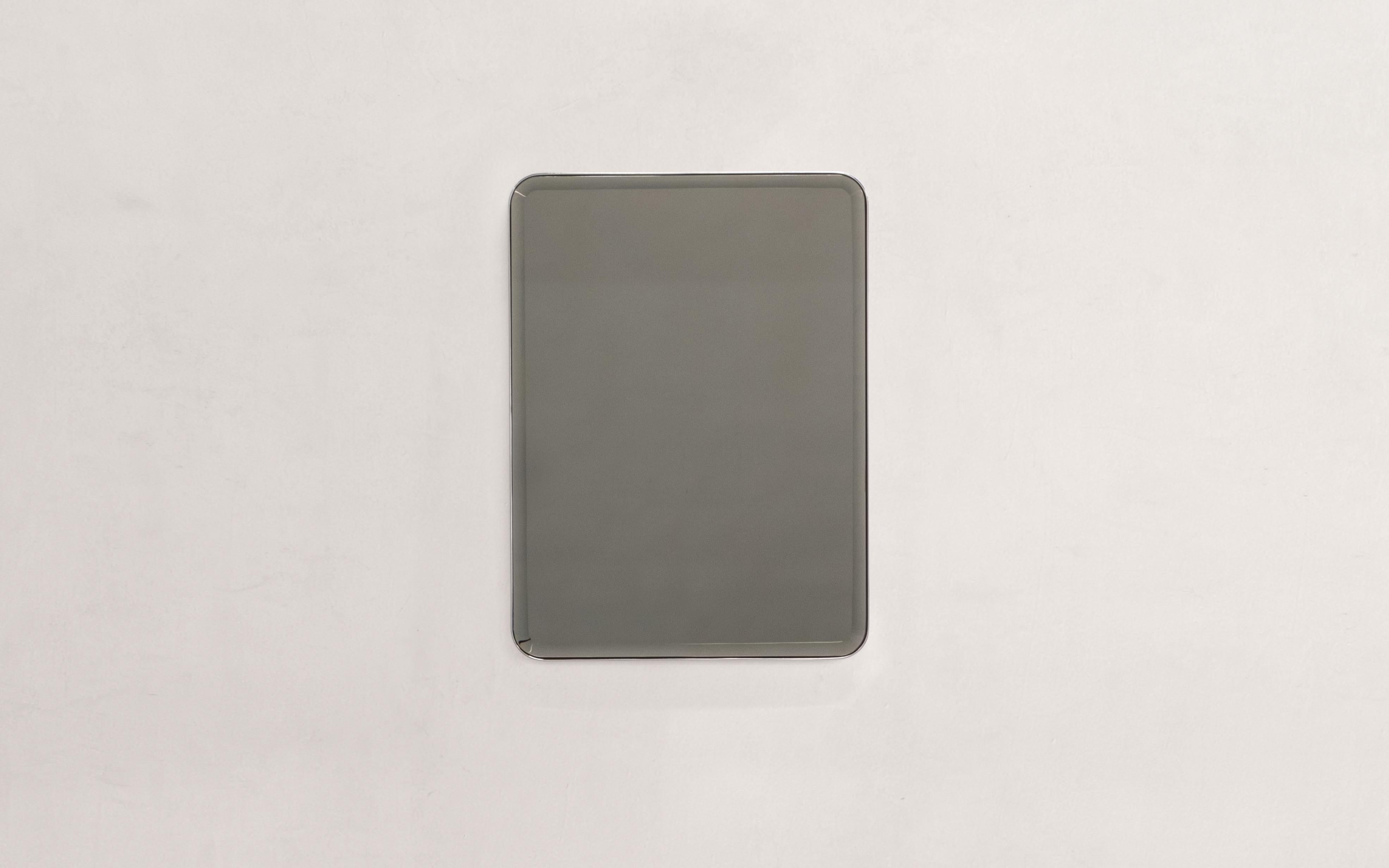 Minimaliste Miroir mural Sofie fait main - Acier inoxydable poli - Petit - Prêt à expédier en vente