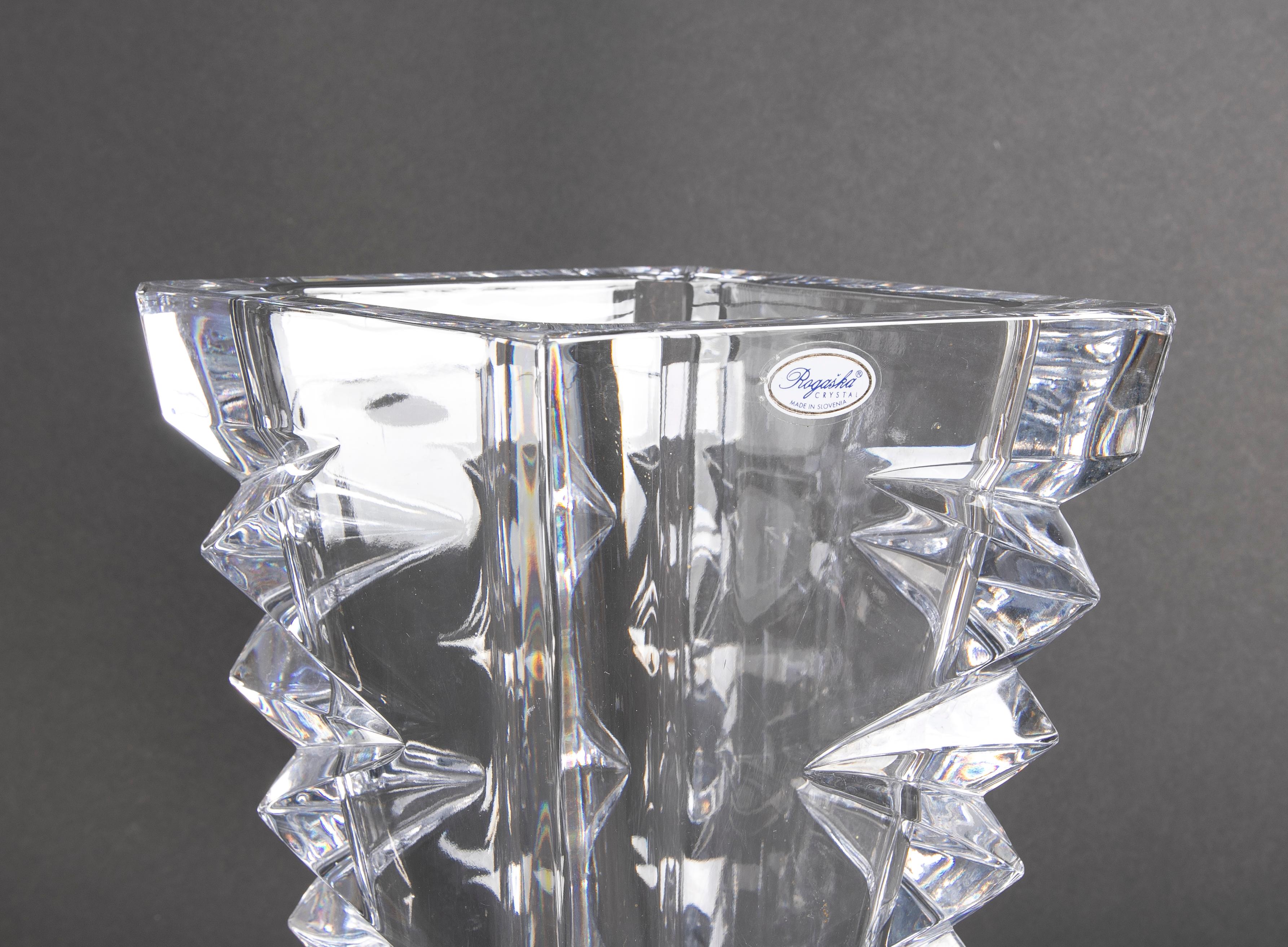 Handgefertigte Vase aus massivem Kristall im Angebot 4