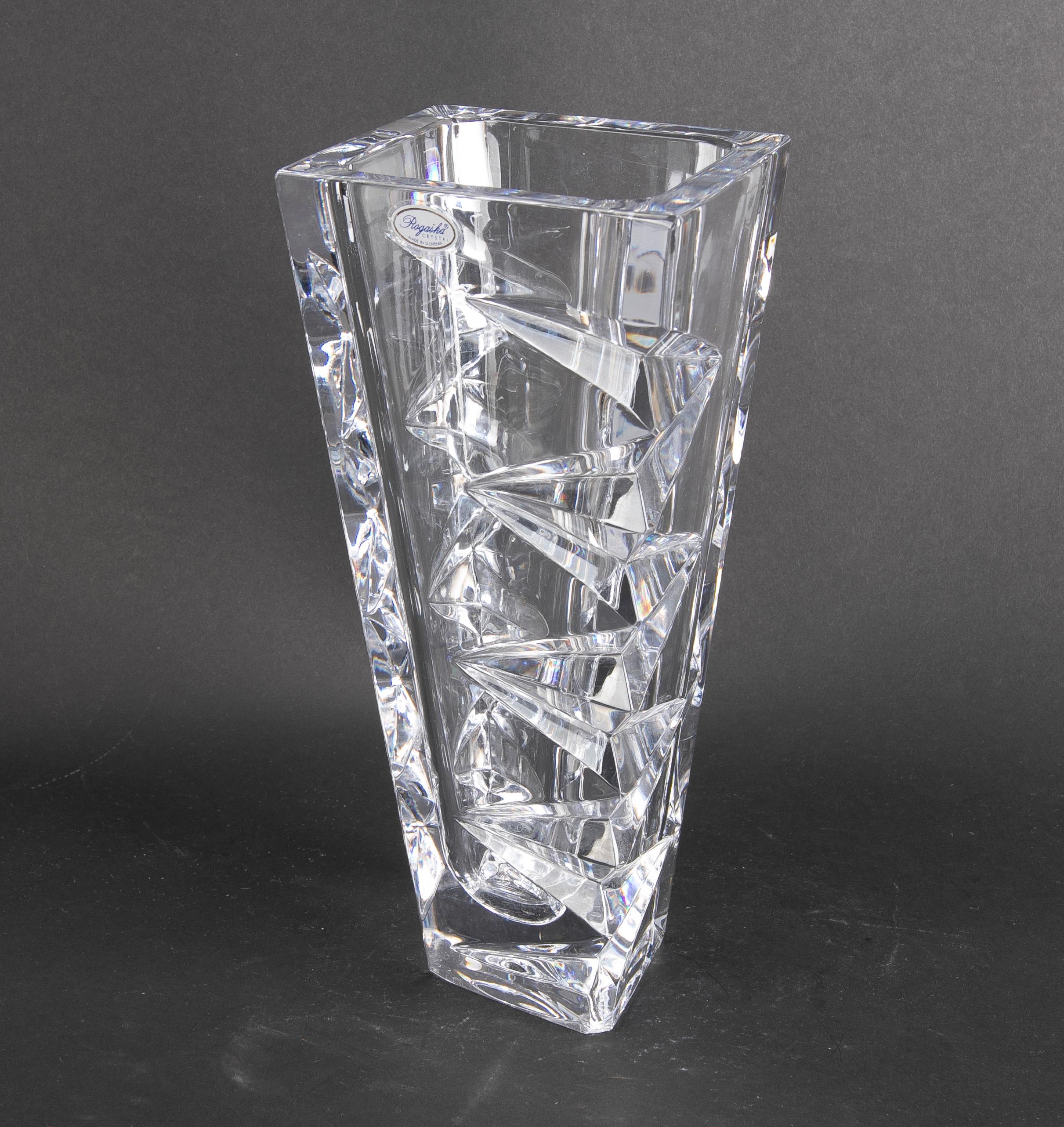 Handgefertigte Vase aus massivem Kristall (Spanisch) im Angebot