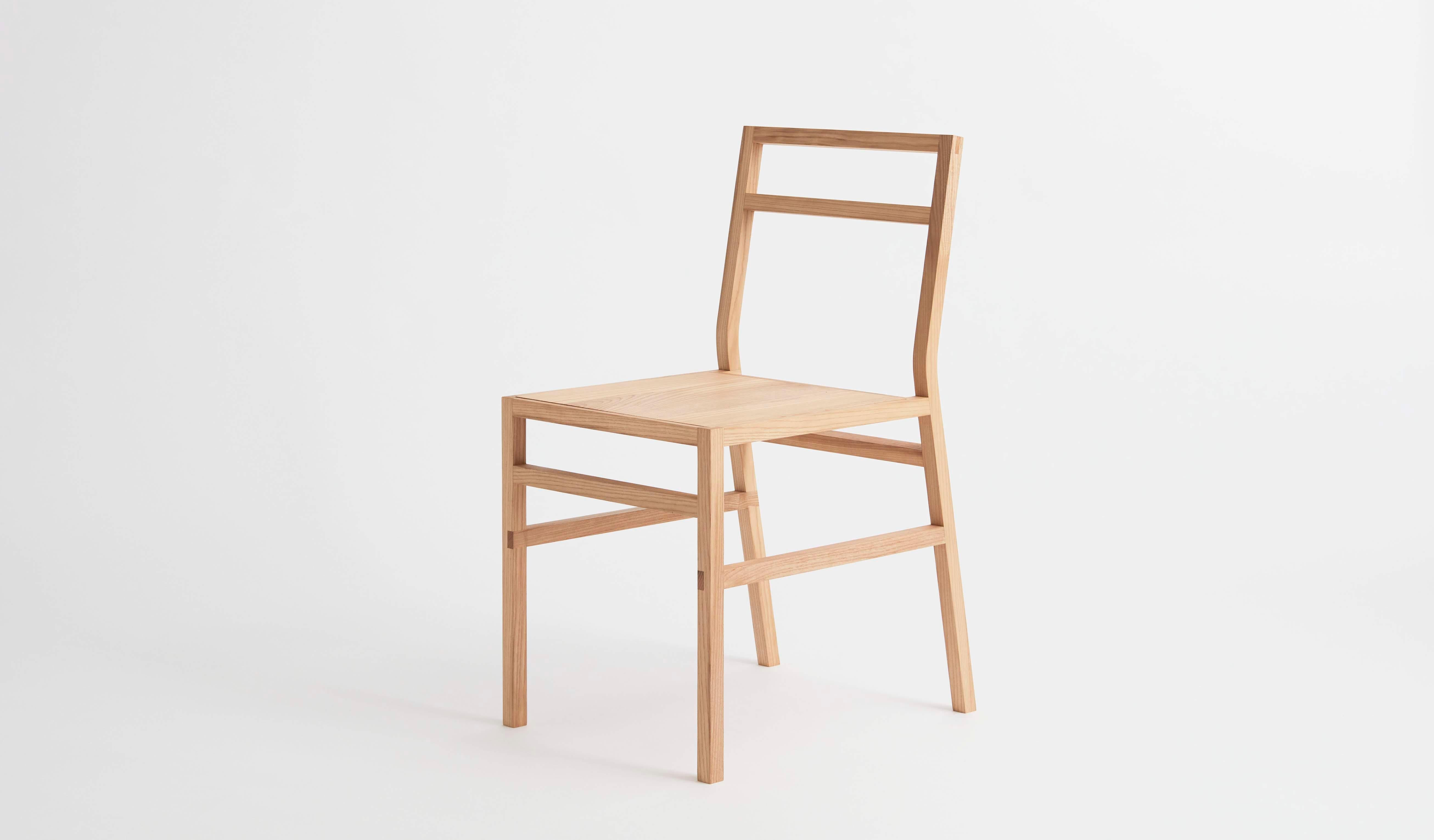 XXIe siècle et contemporain Chaise de salle à manger The Modernity, frêne massif, Wood, Handmade by Loose Fit, UK en vente