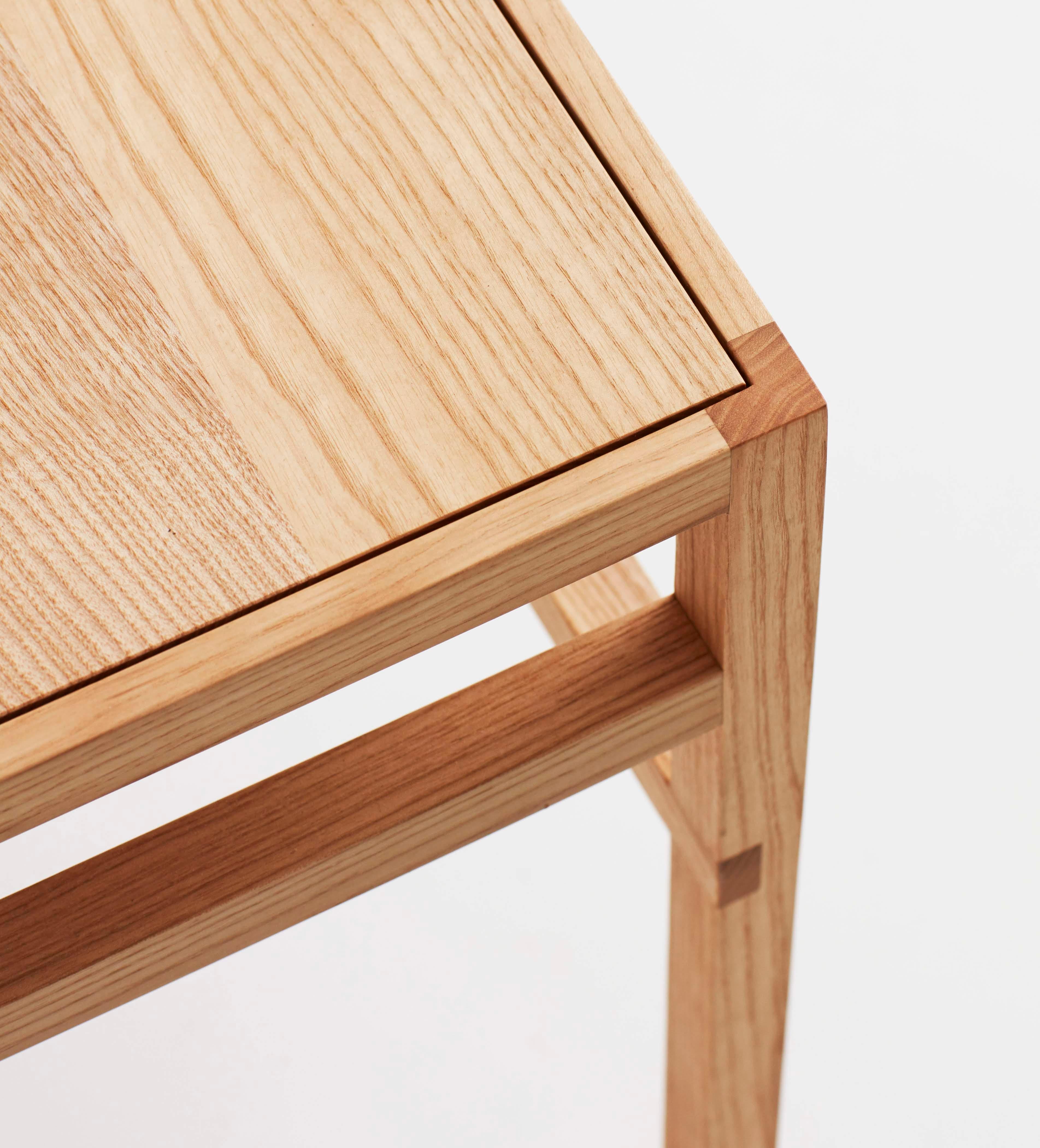 Chaise de salle à manger The Modernity, frêne massif, Wood, Handmade by Loose Fit, UK en vente 1