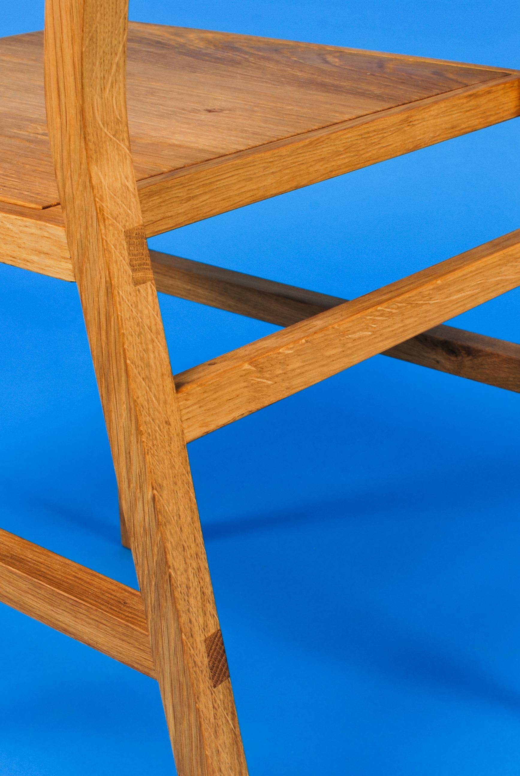 Fait main Organic Modernity Dining Chair, Solid Oak, Wood, Handmade, Creator Loose Fit, UK (chaise de salle à manger organique moderne, en chêne massif, en bois, faite à la main) en vente