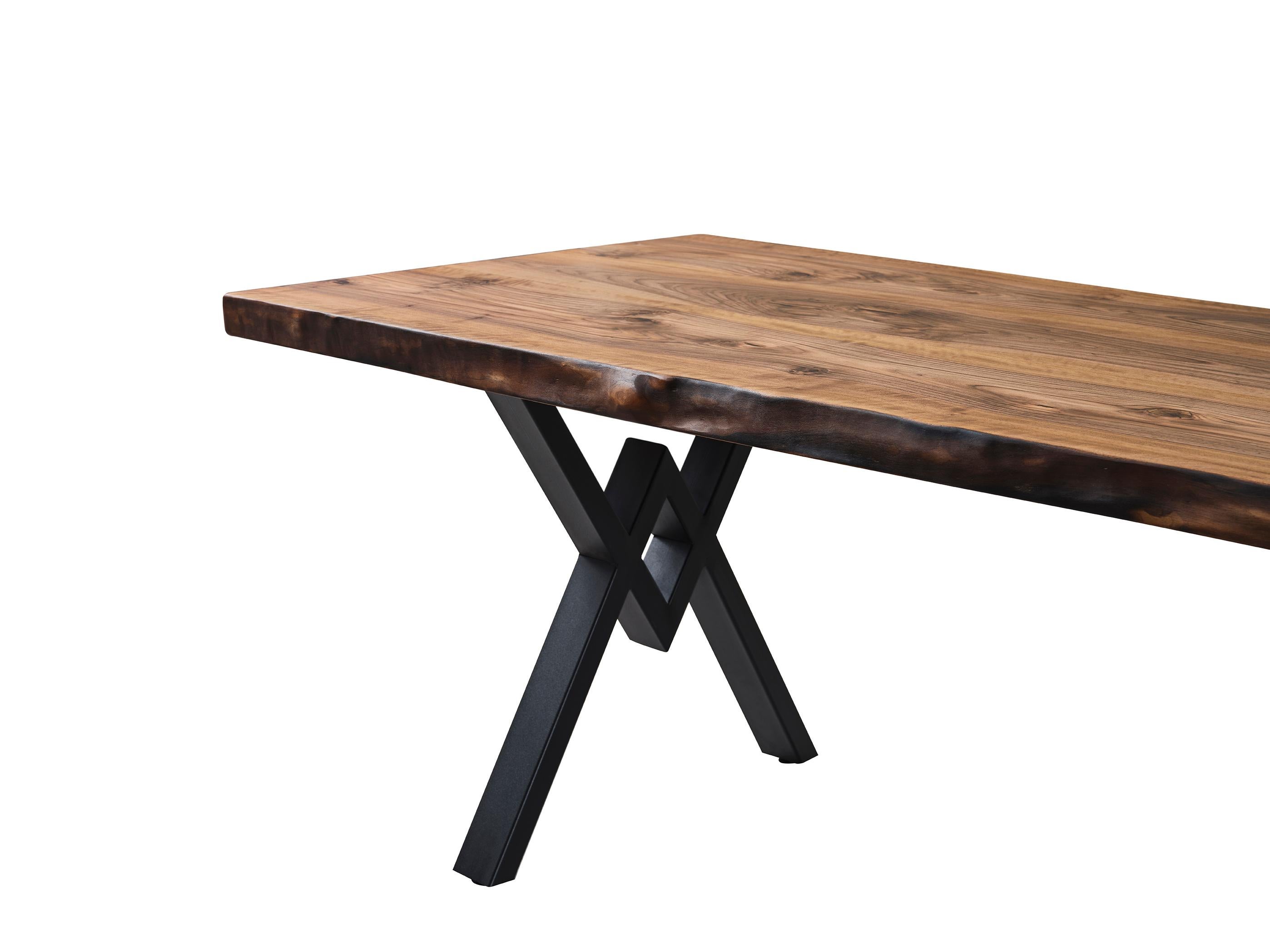 Esstisch mit naturfarbener Kante – Holz, maßgefertigter, handgefertigter Tisch – Schwarzes Nussbaumholz, Naturholz (Türkisch) im Angebot